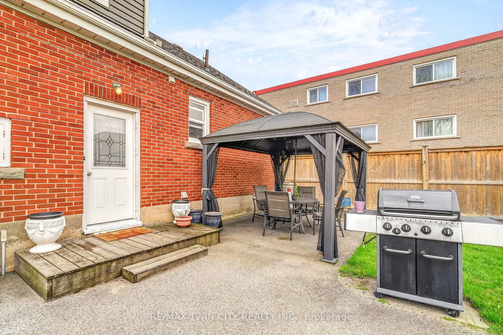 Photo 35 of 32 Fulton Street, Brantford, North Park/Wood St. — HOMEH