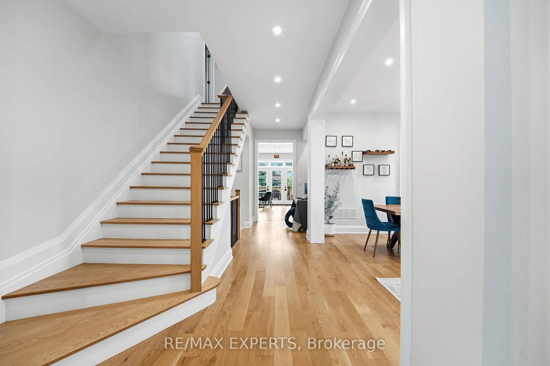 Photo 5 of 41 Loma Road, Etobicoke, Stonegate-Queensway — HOMEH