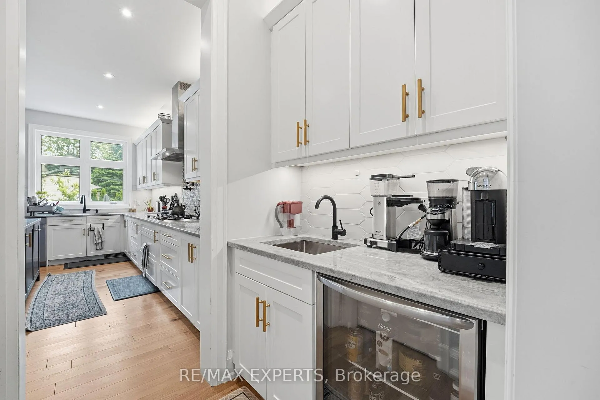 Photo 7 of 41 Loma Road, Etobicoke, Stonegate-Queensway — HOMEH