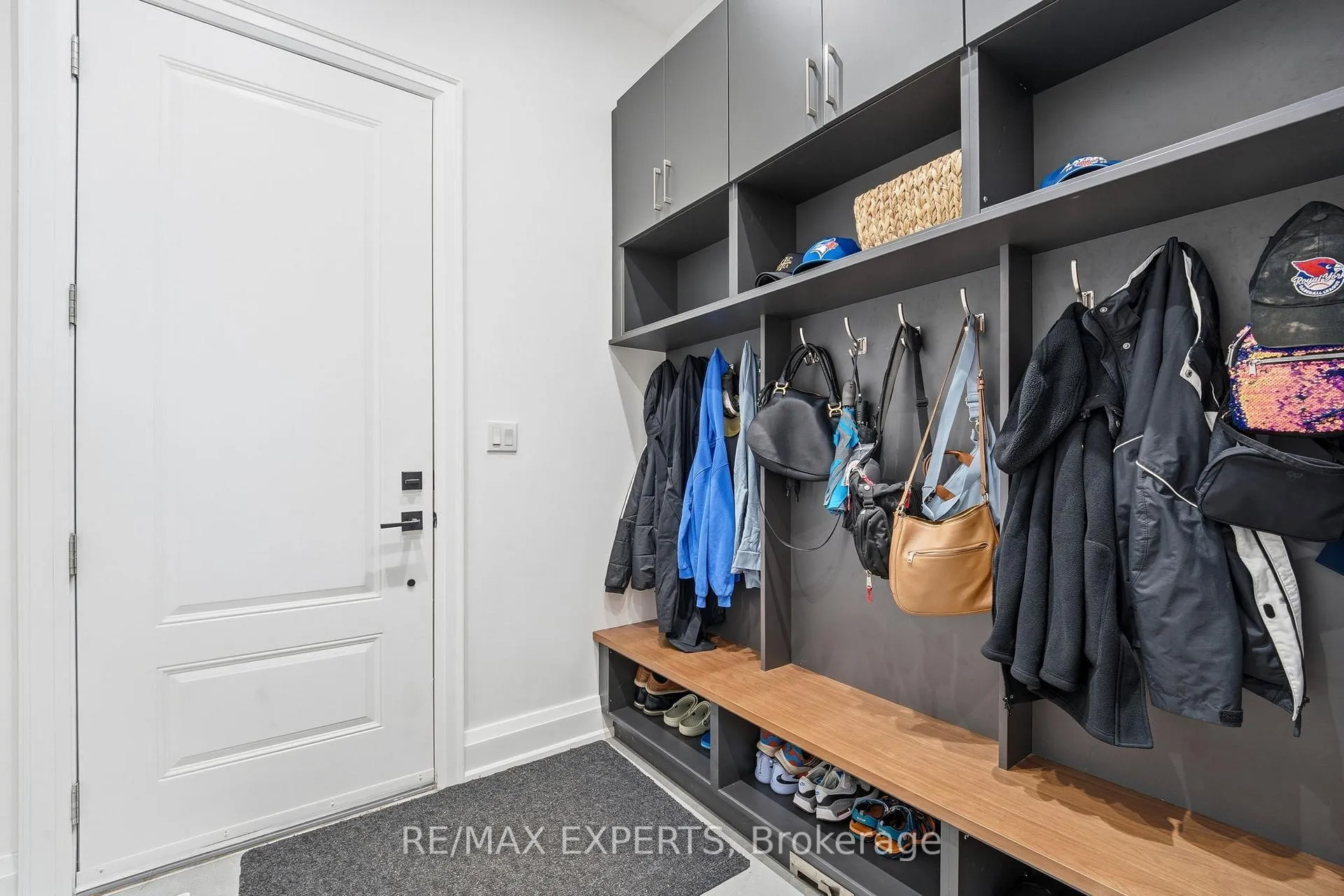 Photo 14 of 41 Loma Road, Etobicoke, Stonegate-Queensway — HOMEH