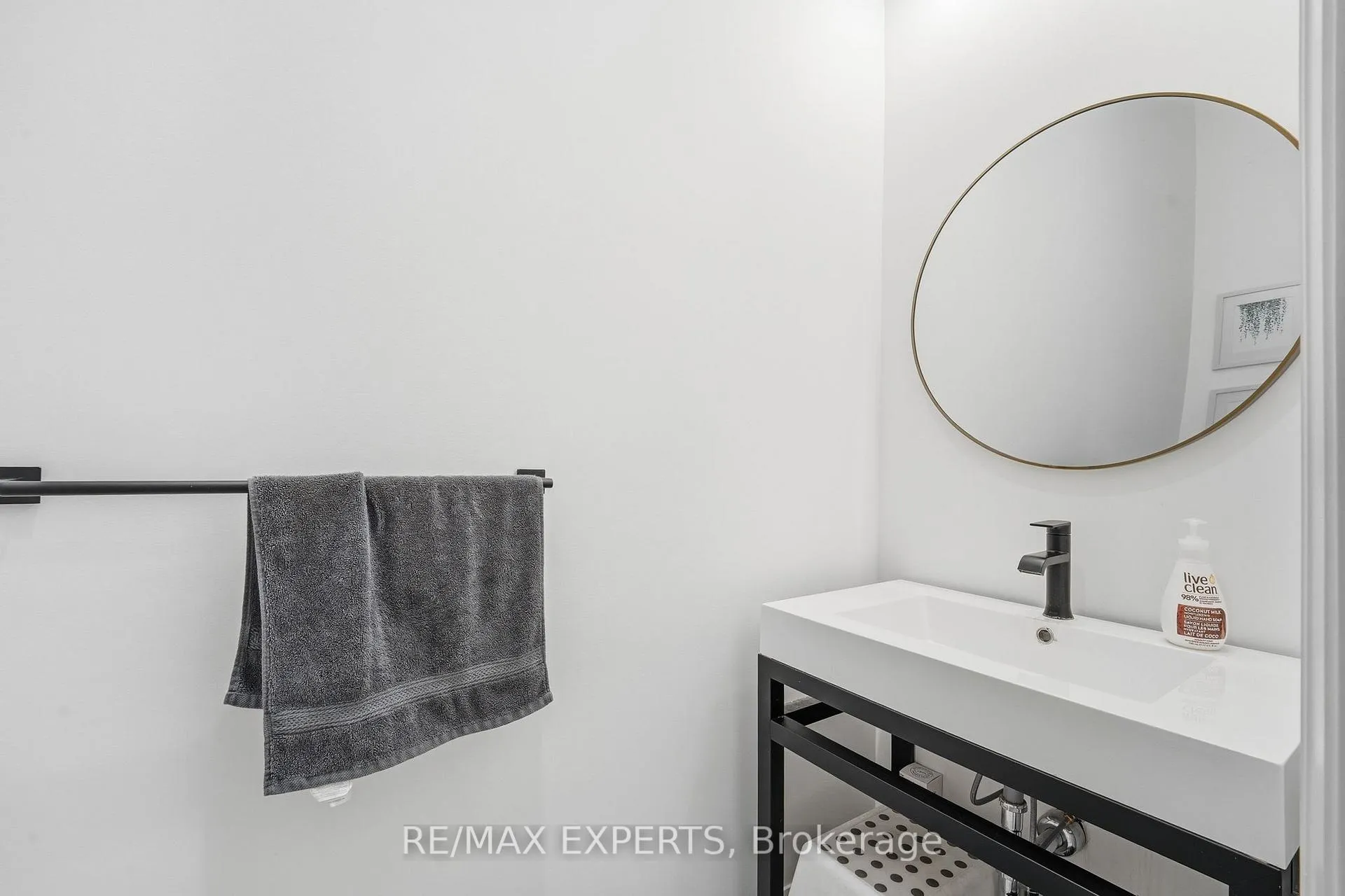 Photo 15 of 41 Loma Road, Etobicoke, Stonegate-Queensway — HOMEH