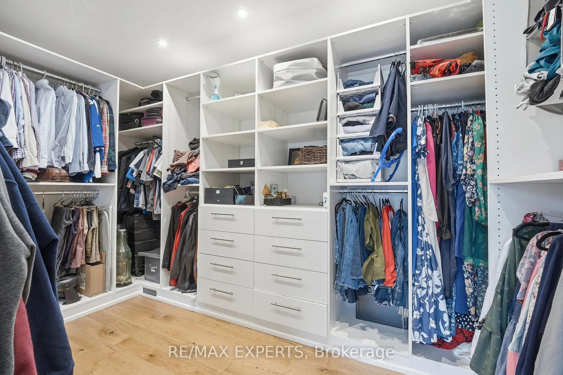 Photo 19 of 41 Loma Road, Etobicoke, Stonegate-Queensway — HOMEH