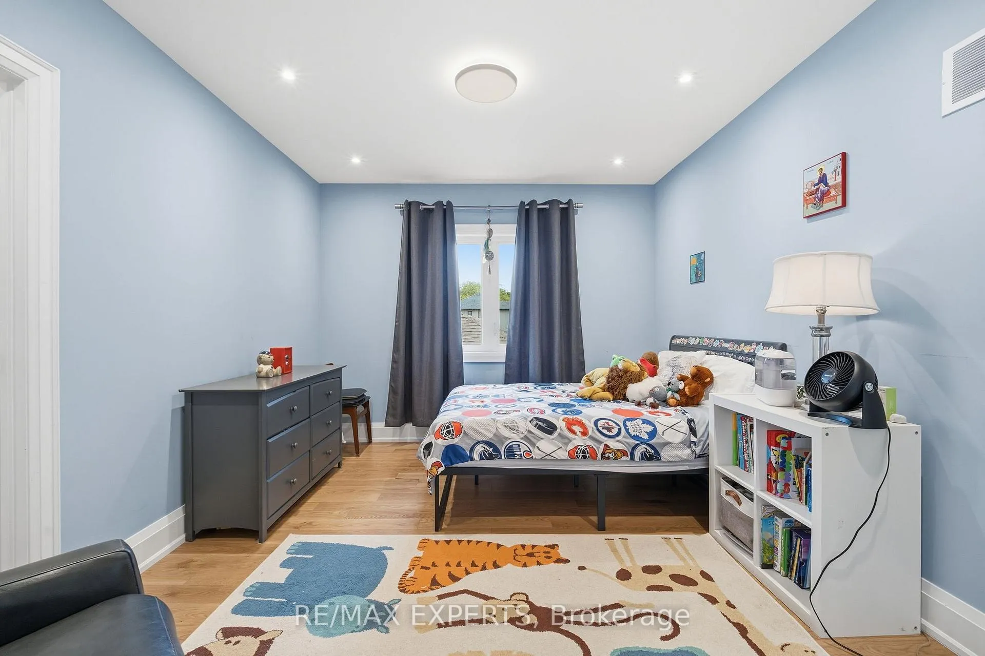 Photo 20 of 41 Loma Road, Etobicoke, Stonegate-Queensway — HOMEH