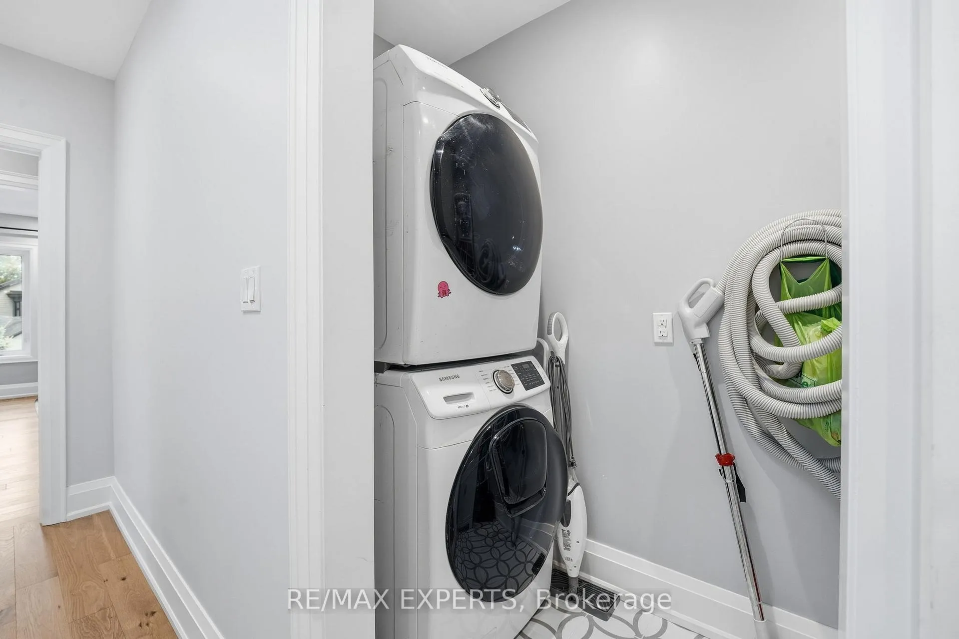Photo 24 of 41 Loma Road, Etobicoke, Stonegate-Queensway — HOMEH
