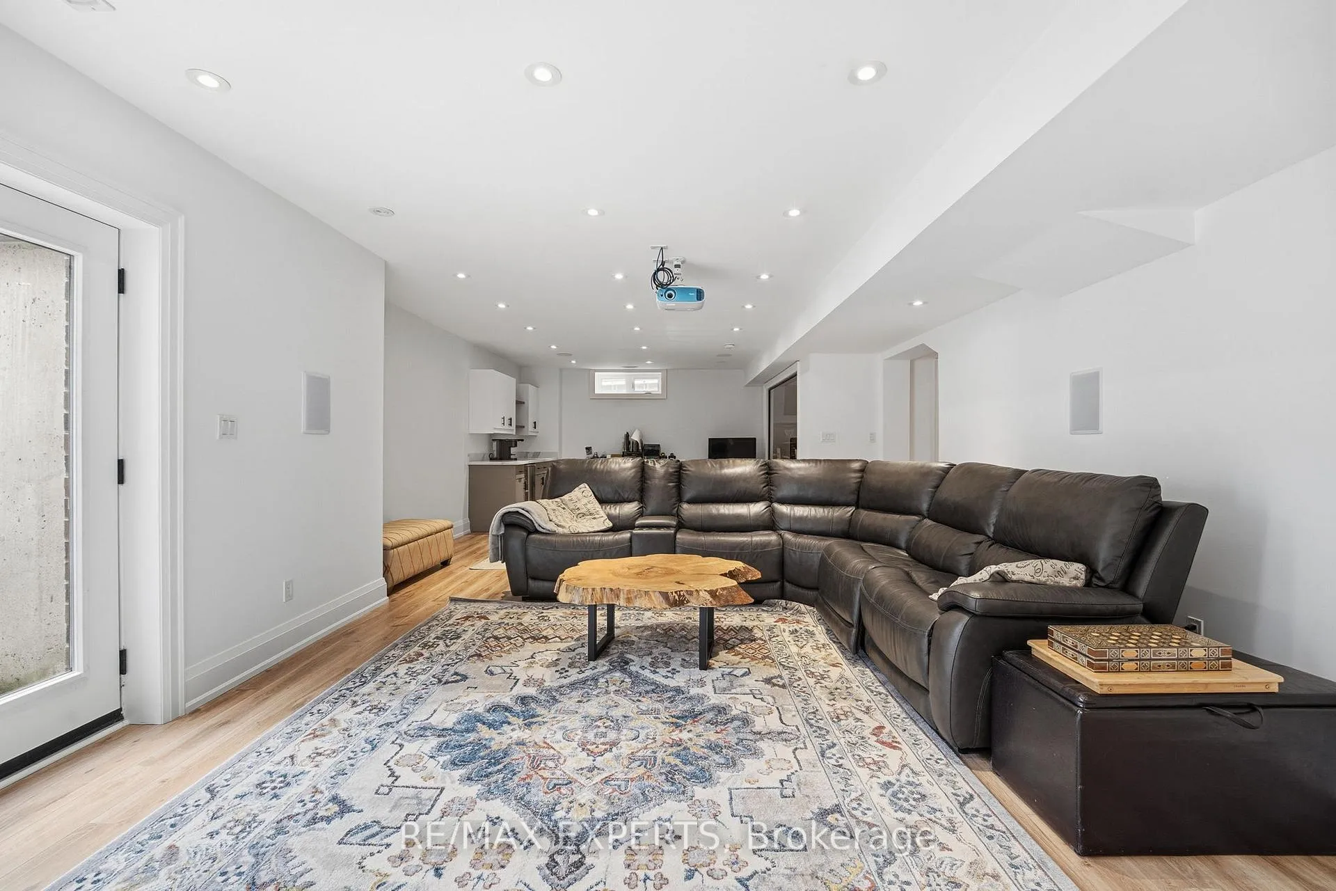 Photo 26 of 41 Loma Road, Etobicoke, Stonegate-Queensway — HOMEH