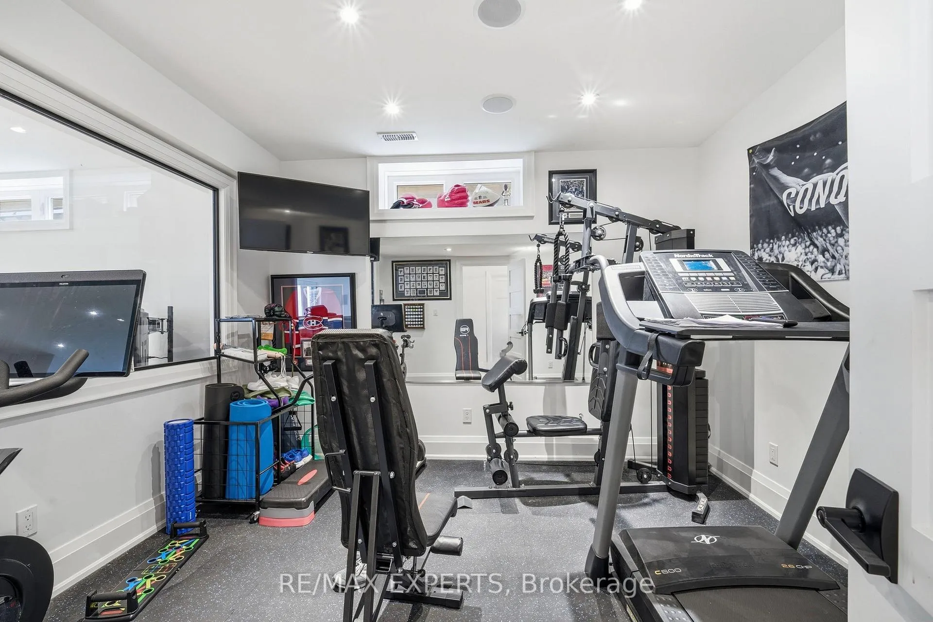 Photo 29 of 41 Loma Road, Etobicoke, Stonegate-Queensway — HOMEH