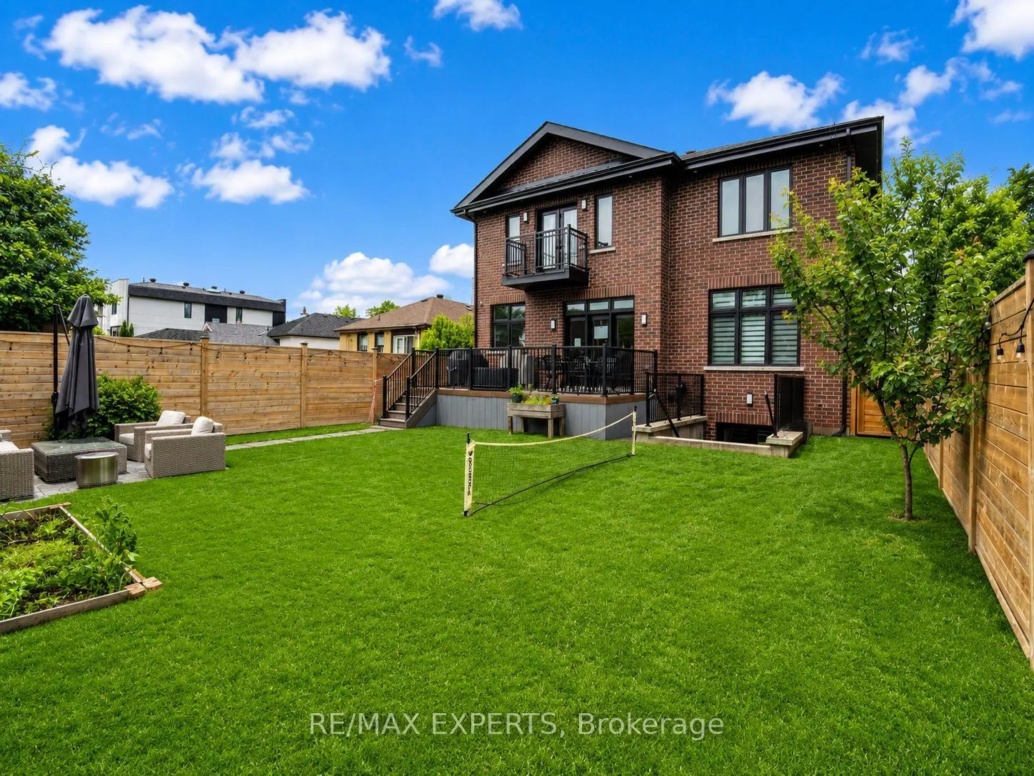 Photo 31 of 41 Loma Road, Etobicoke, Stonegate-Queensway — HOMEH