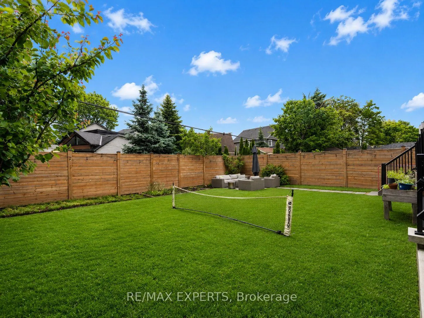Photo 32 of 41 Loma Road, Etobicoke, Stonegate-Queensway — HOMEH