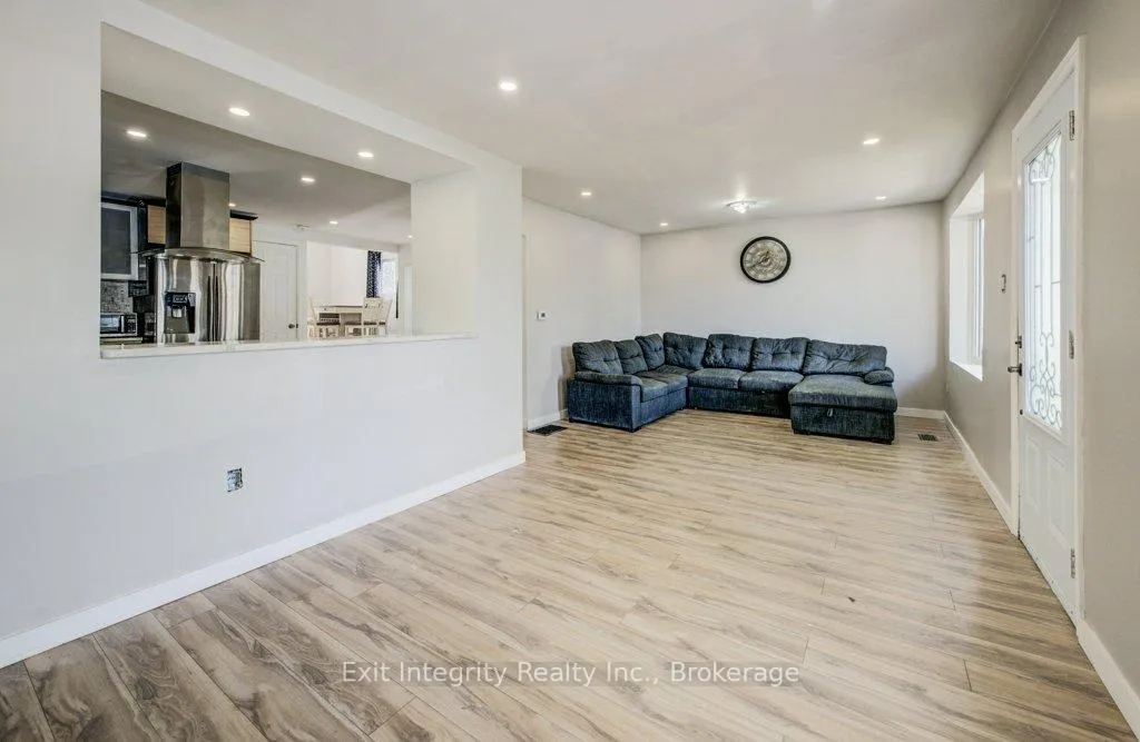 Photo 3 of 54 Seventh Avenue, Brantford, Eagle Place East — HOMEH