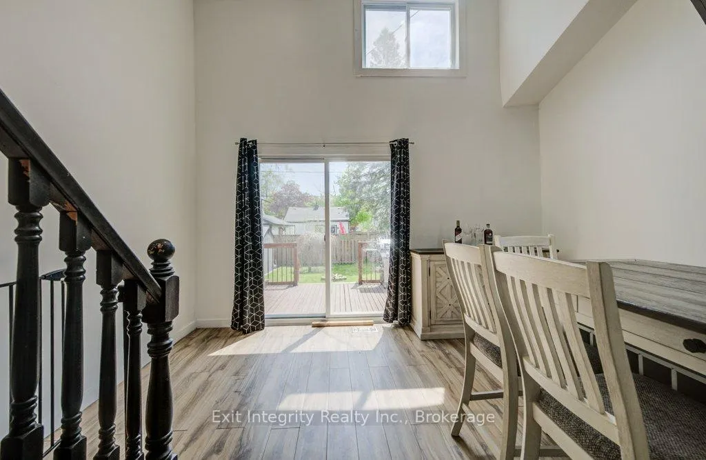 Photo 8 of 54 Seventh Avenue, Brantford, Eagle Place East — HOMEH