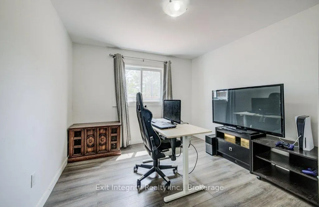 Photo 10 of 54 Seventh Avenue, Brantford, Eagle Place East — HOMEH