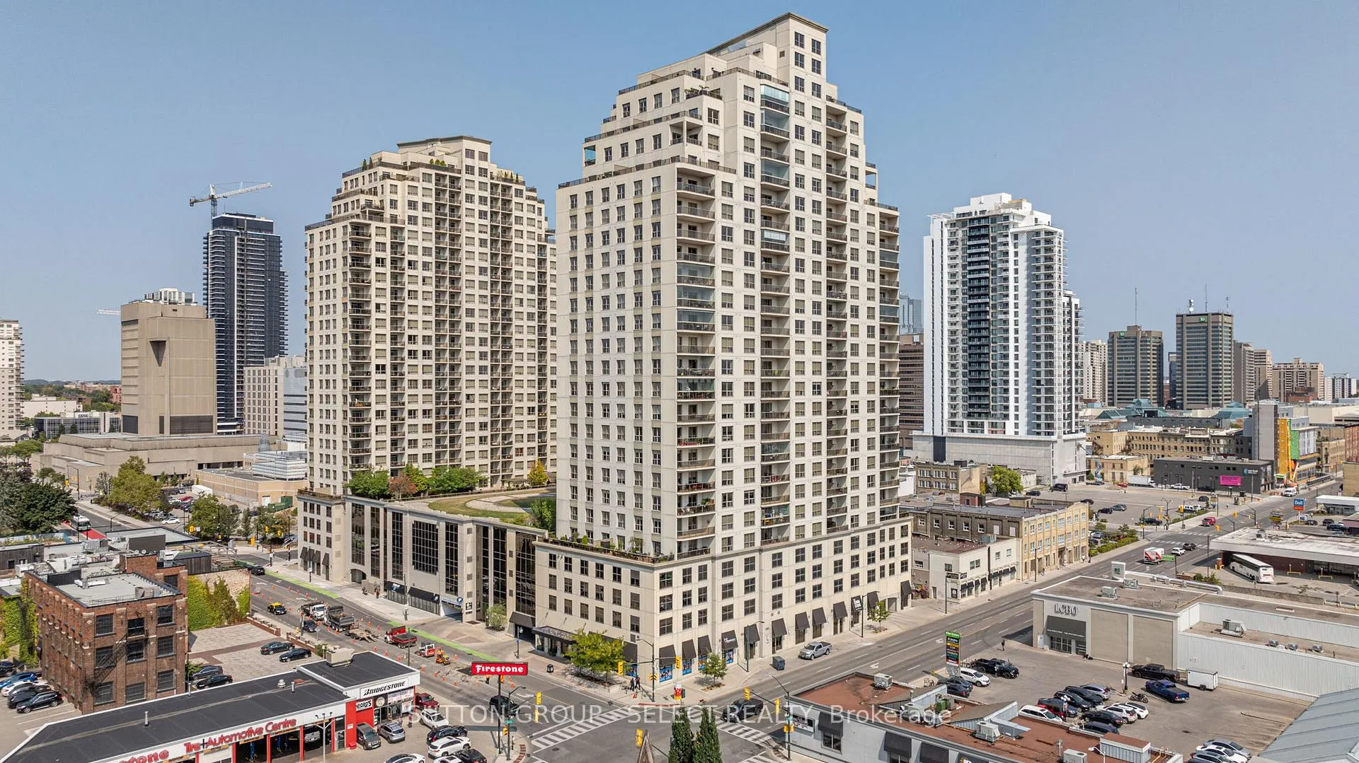 Front of Unit 1705, 330 Ridout Street N