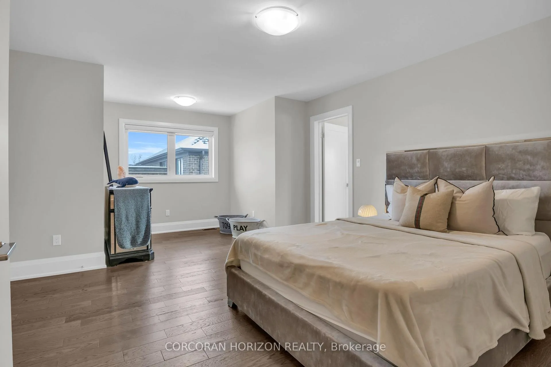 Photo 29 of 908 Fall Harvest Court, Kitchener, Pioneer Tower West — HOMEH