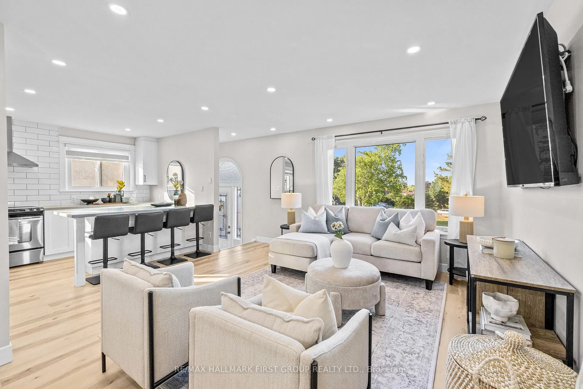 Photo 5 of 50 Doreen Crescent, Clarington, Bowmanville — HOMEH
