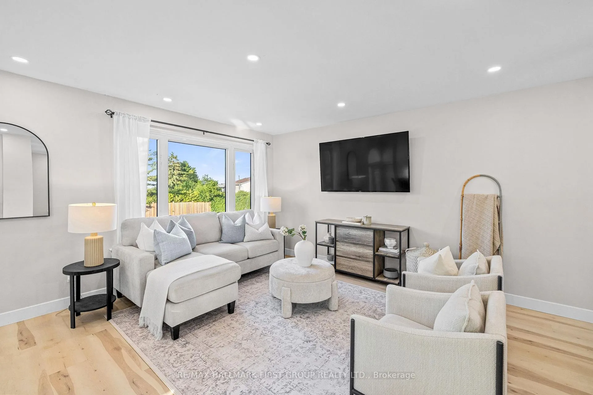 Photo 12 of 50 Doreen Crescent, Clarington, Bowmanville — HOMEH