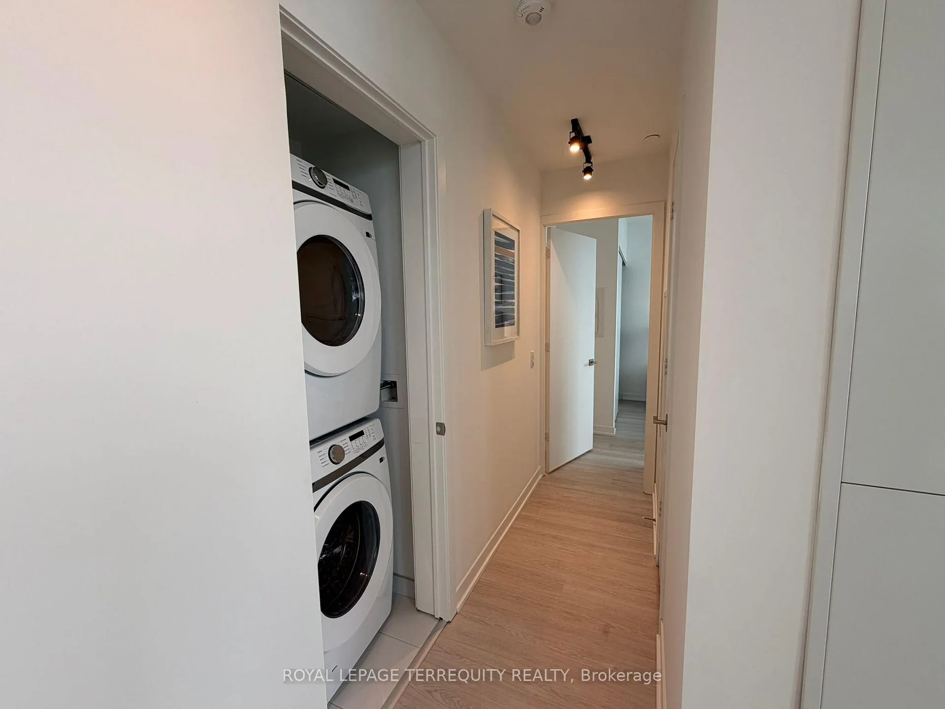 Photo 9 of Unit 2003, 195 McCaul Street, Toronto, Kensington-Chinatown — HOMEH