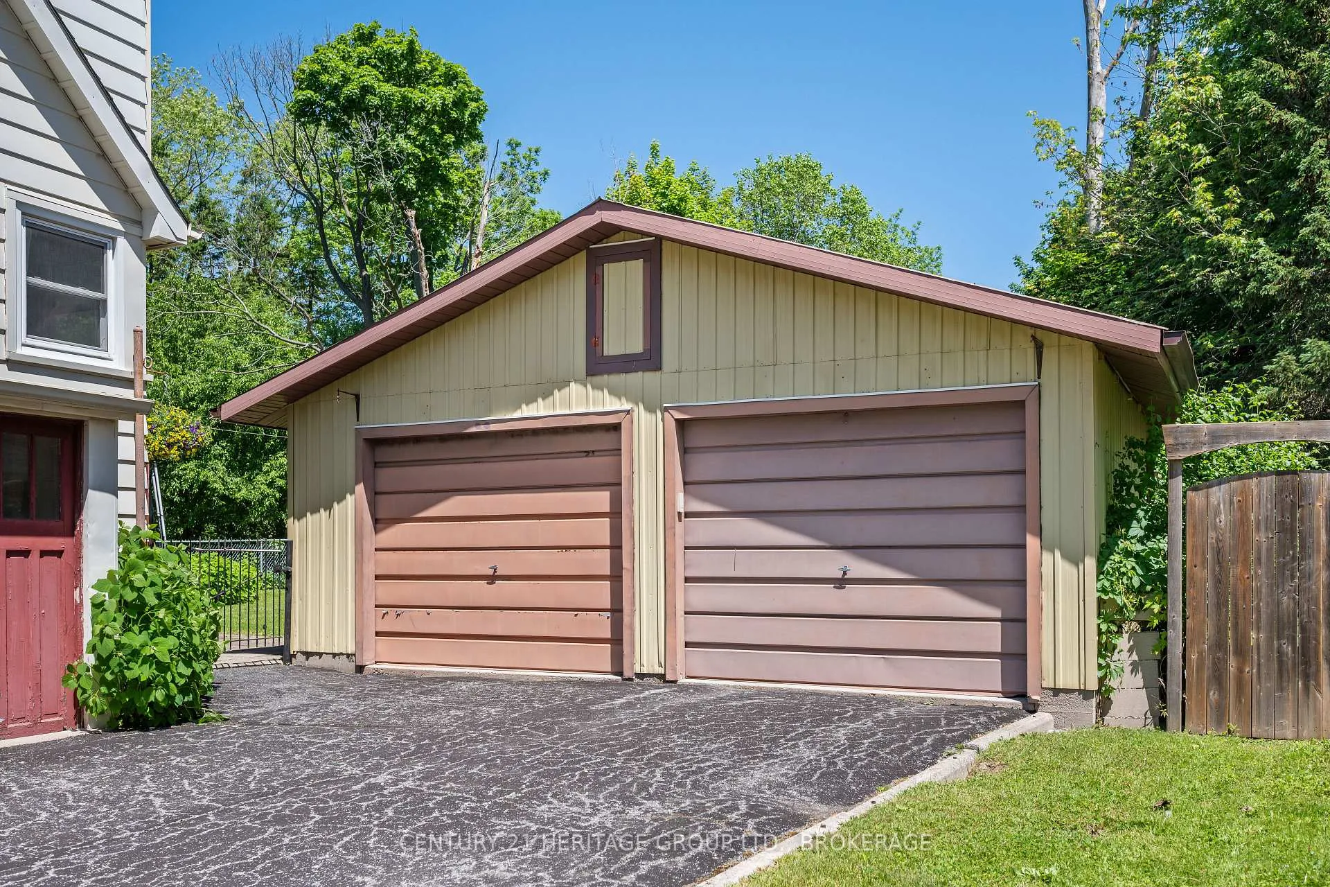 Photo 3 of 139 Florence Street, Kingston, West of Sir John A. Blvd — HOMEH