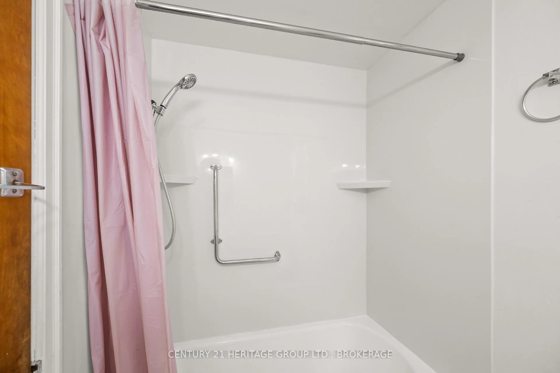 Photo 27 of 139 Florence Street, Kingston, West of Sir John A. Blvd — HOMEH