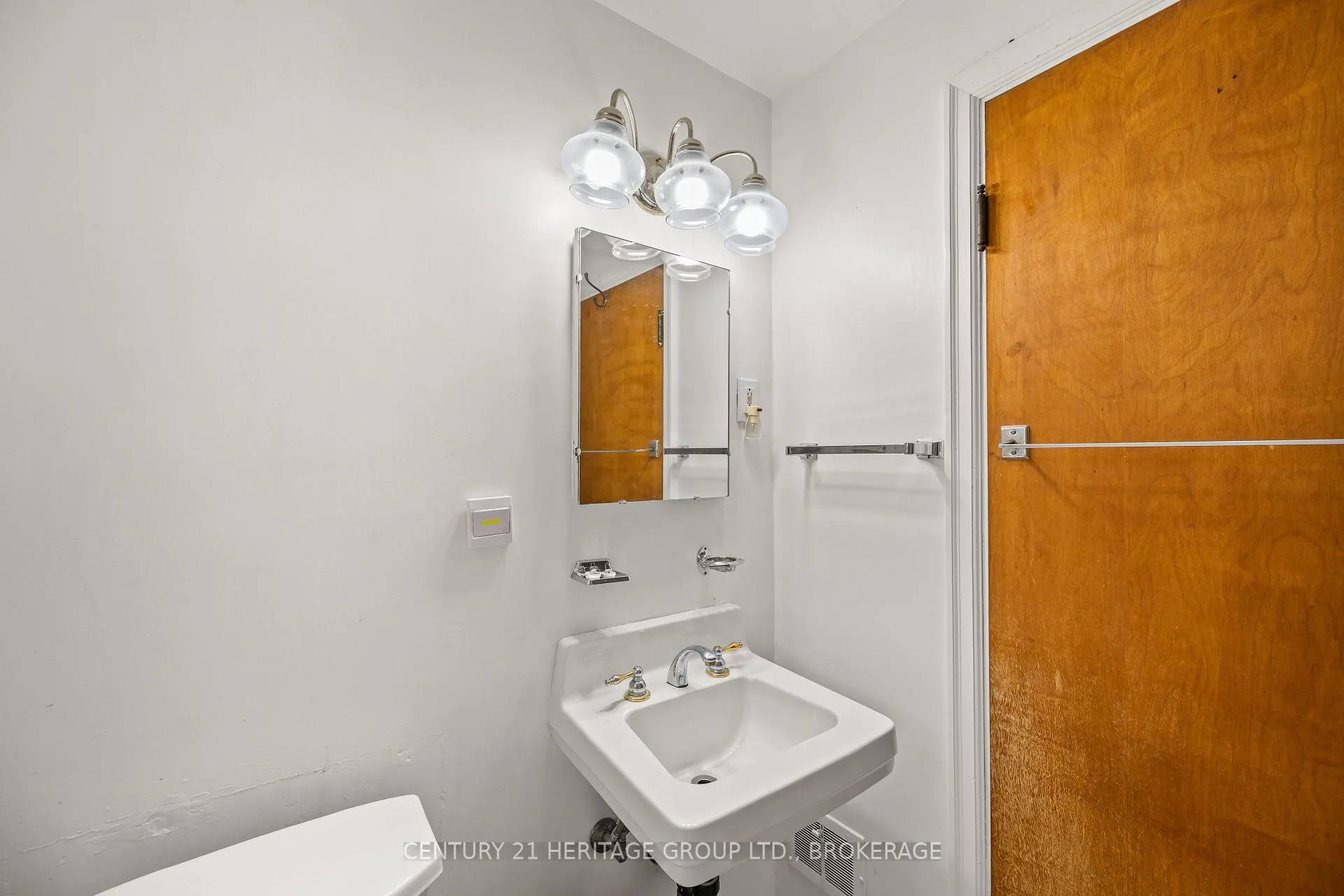 Photo 28 of 139 Florence Street, Kingston, West of Sir John A. Blvd — HOMEH