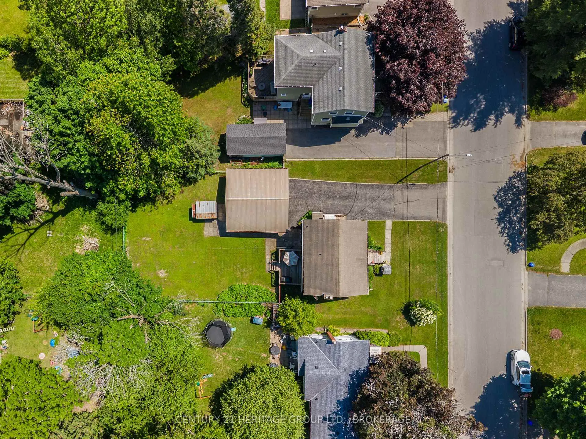 Photo 33 of 139 Florence Street, Kingston, West of Sir John A. Blvd — HOMEH