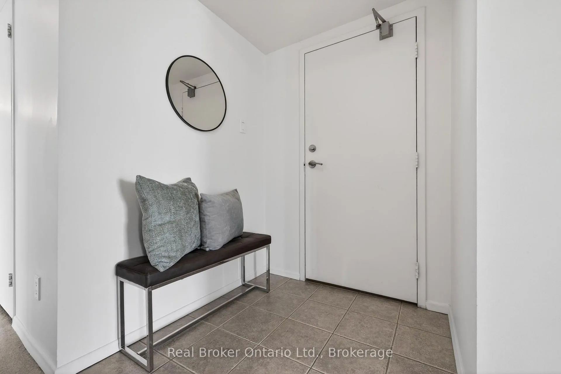 Photo 3 of Unit 811, 23 Woodlawn Road E, Guelph, Riverside Park — HOMEH
