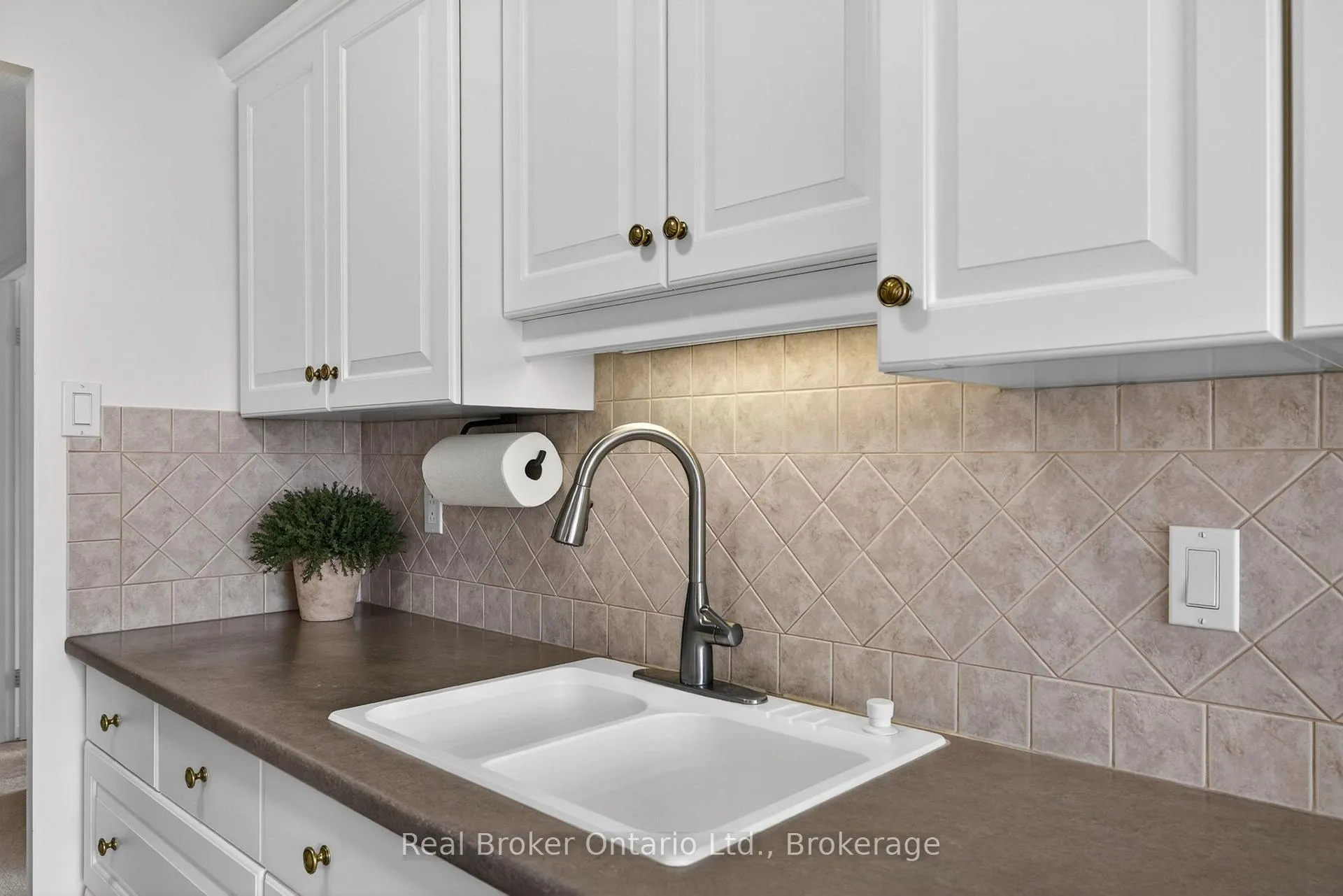 Photo 23 of Unit 811, 23 Woodlawn Road E, Guelph, Riverside Park — HOMEH