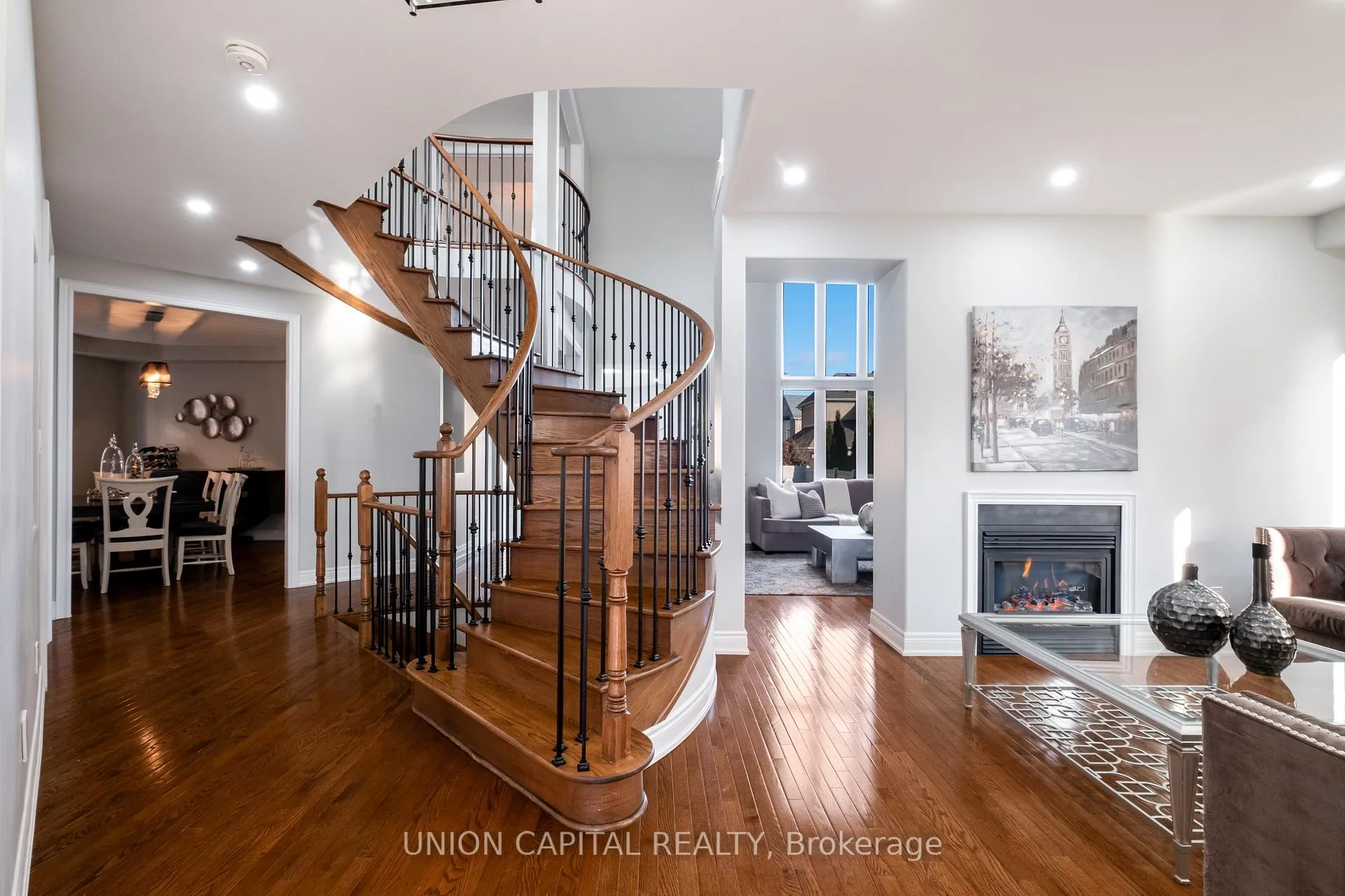 Photo 3 of 67 Royal West Drive, Brampton, Credit Valley — HOMEH