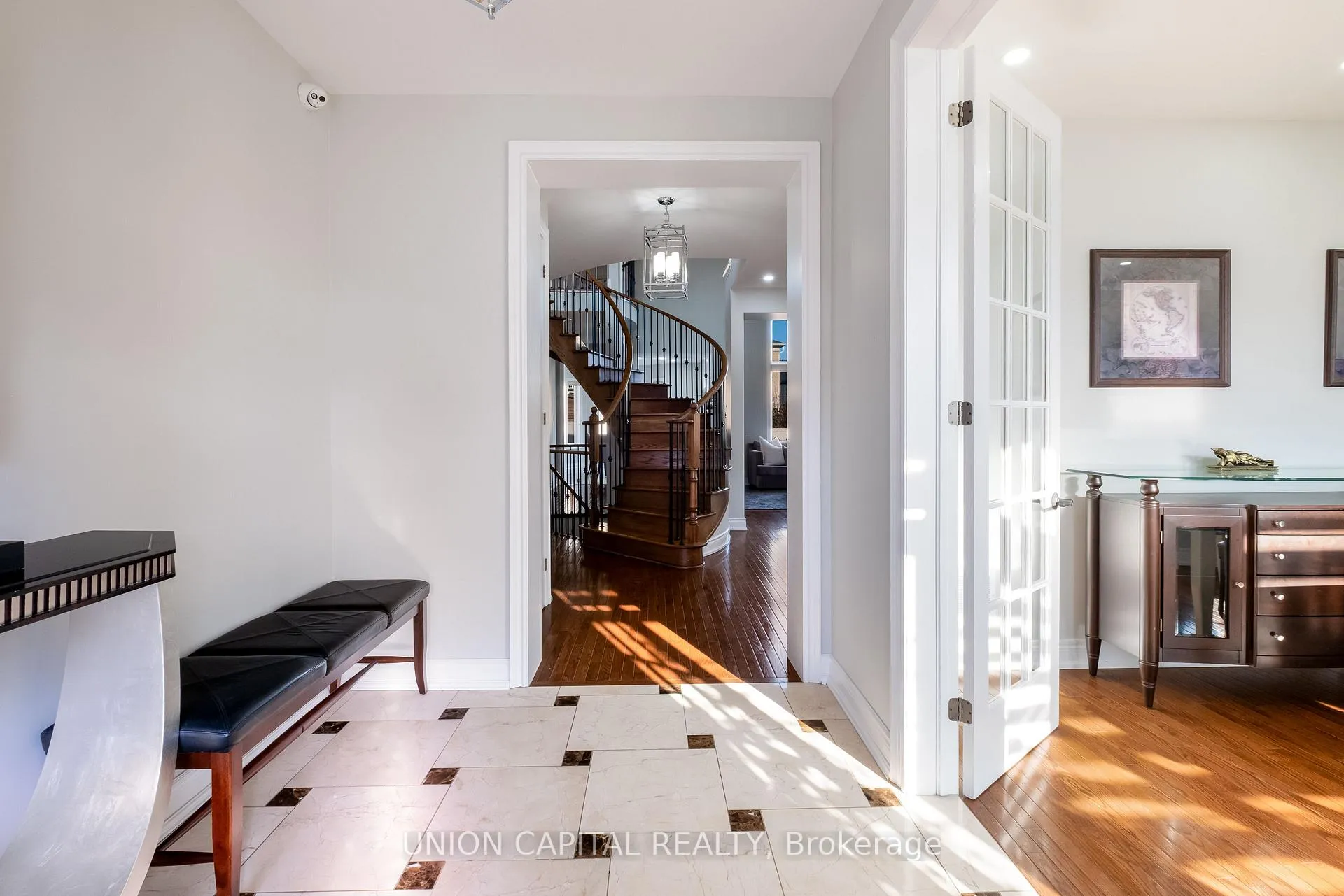 Photo 4 of 67 Royal West Drive, Brampton, Credit Valley — HOMEH