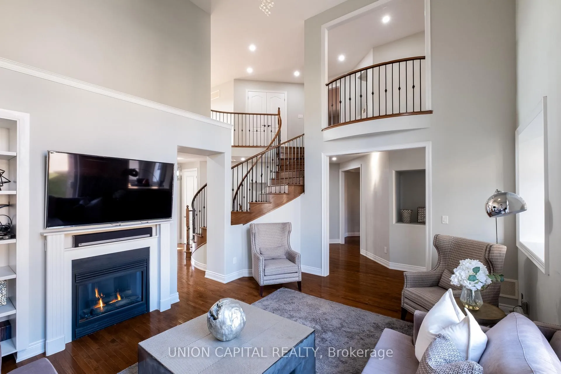 Photo 6 of 67 Royal West Drive, Brampton, Credit Valley — HOMEH