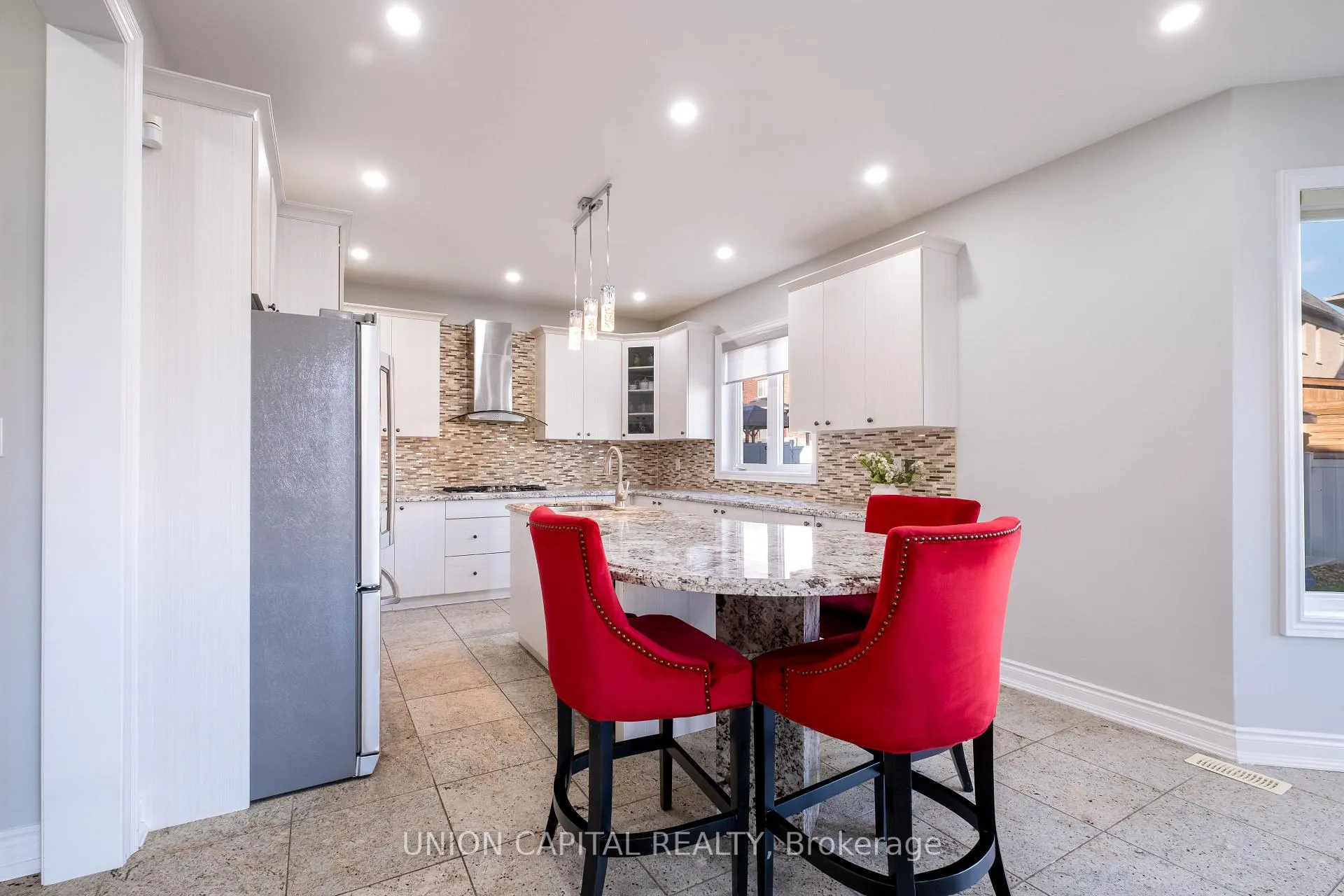 Photo 11 of 67 Royal West Drive, Brampton, Credit Valley — HOMEH