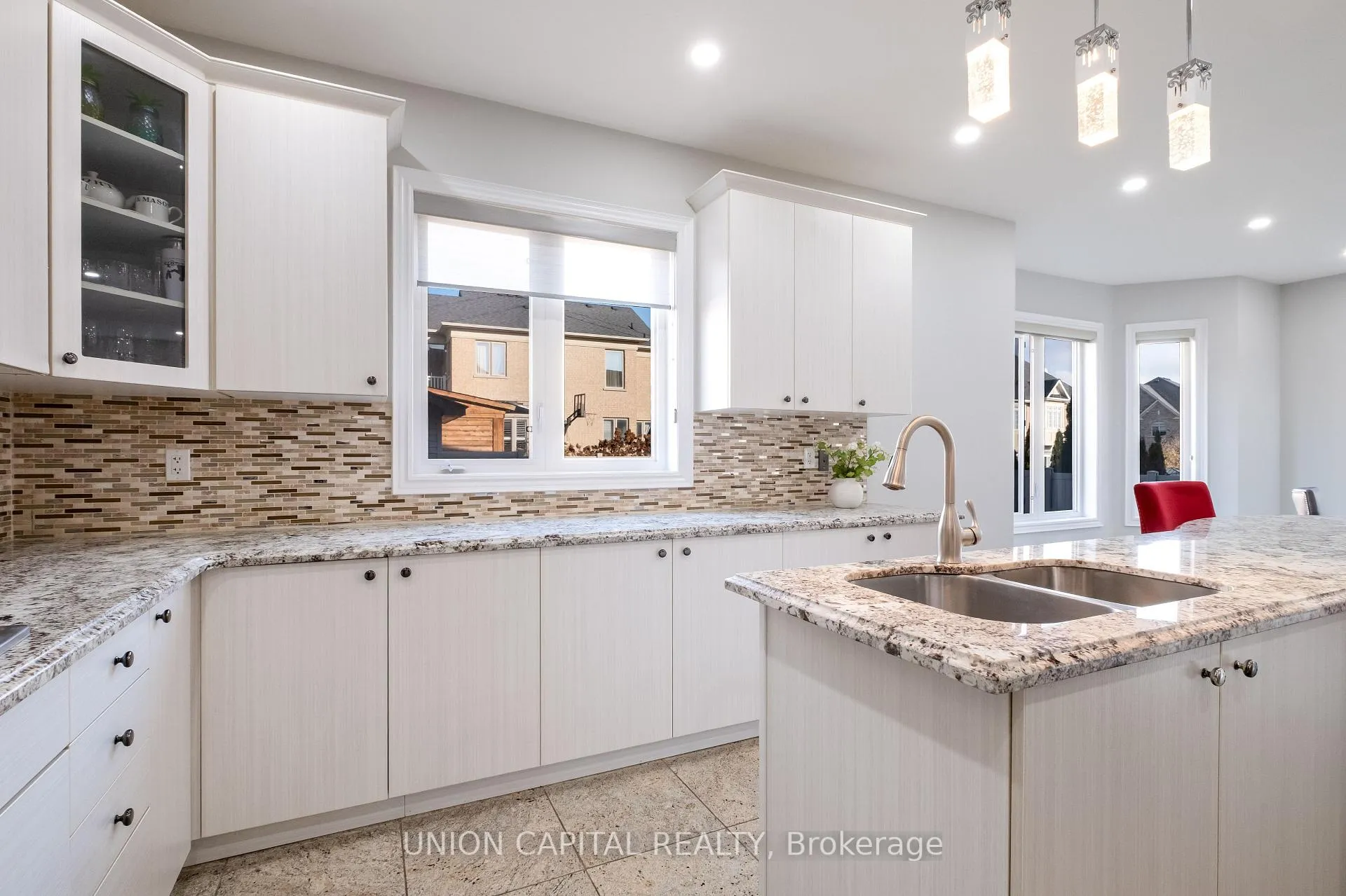 Photo 12 of 67 Royal West Drive, Brampton, Credit Valley — HOMEH
