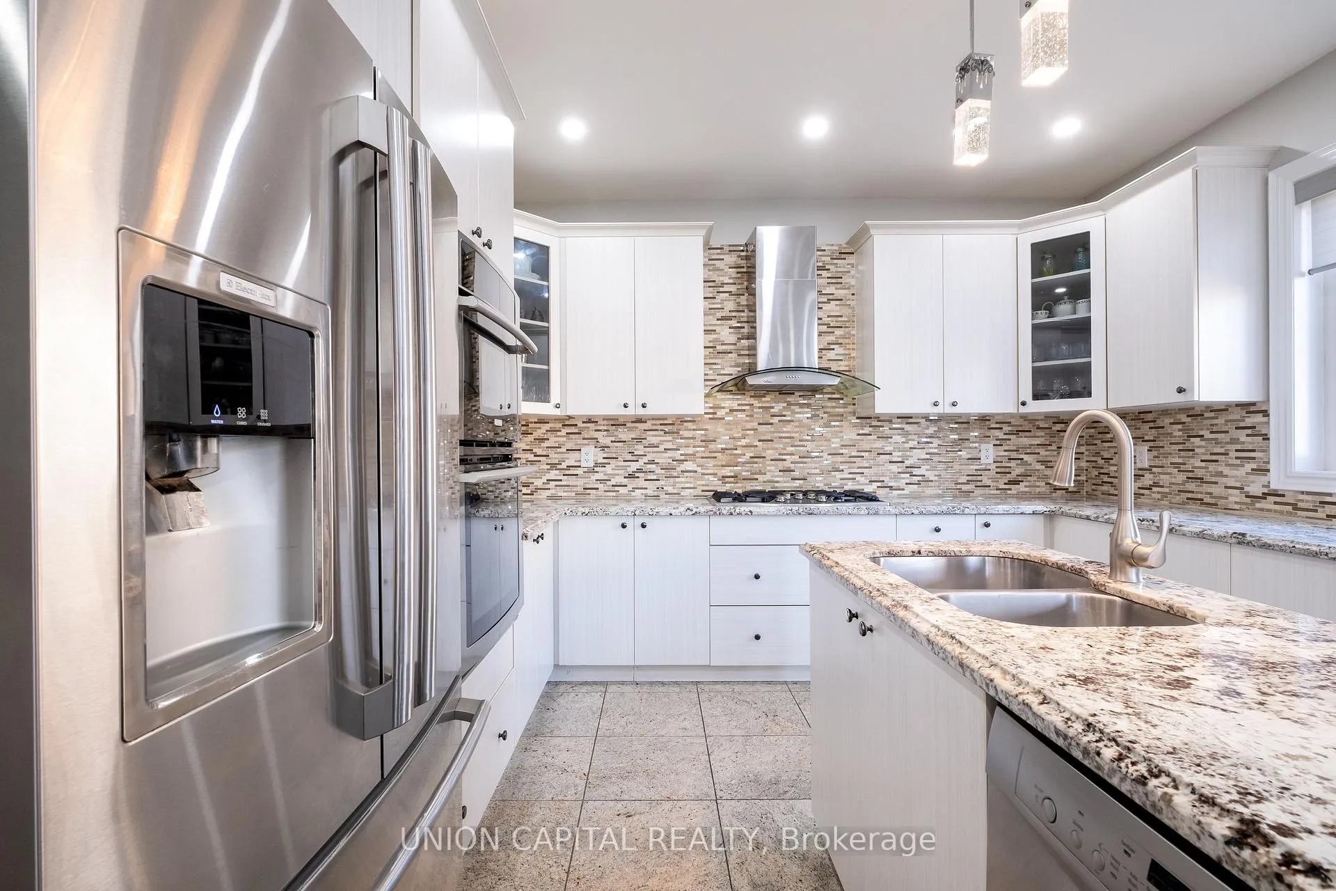 Photo 13 of 67 Royal West Drive, Brampton, Credit Valley — HOMEH