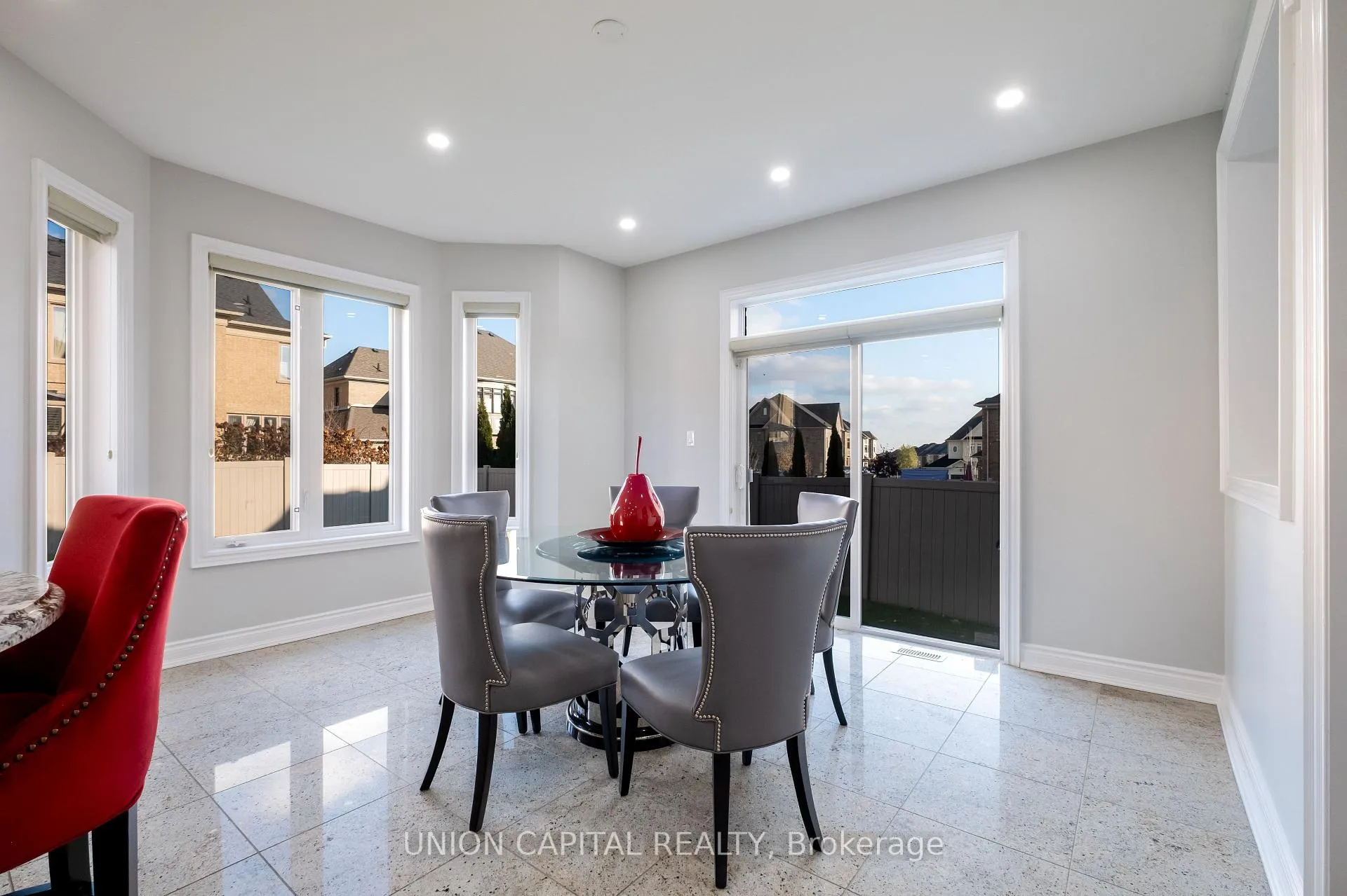 Photo 14 of 67 Royal West Drive, Brampton, Credit Valley — HOMEH