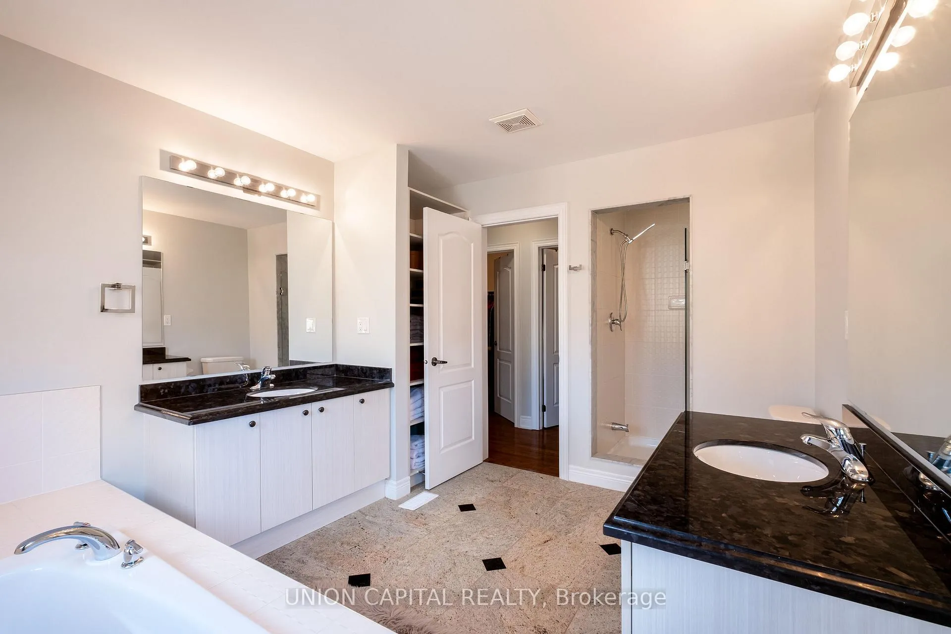 Photo 19 of 67 Royal West Drive, Brampton, Credit Valley — HOMEH