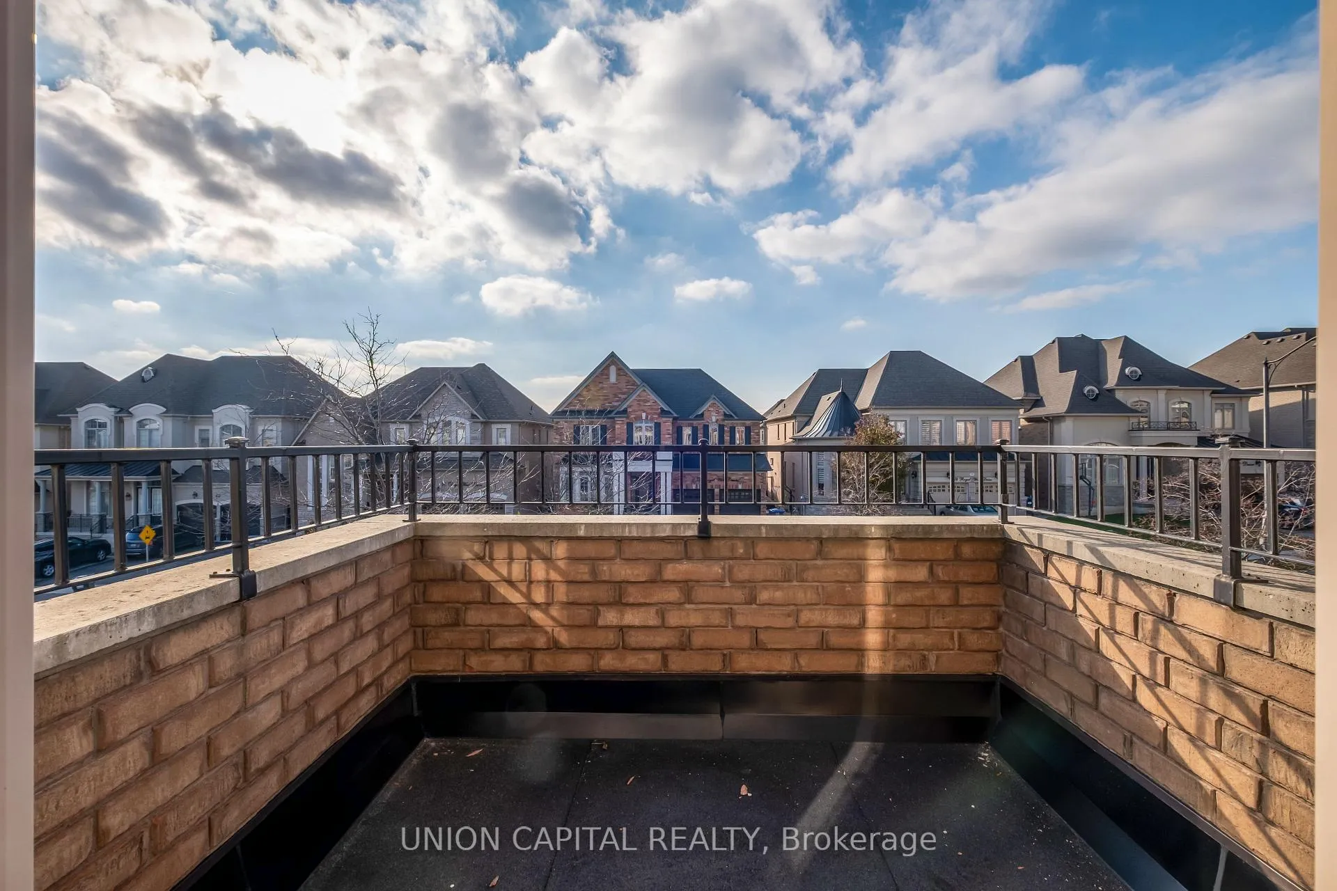 Photo 29 of 67 Royal West Drive, Brampton, Credit Valley — HOMEH