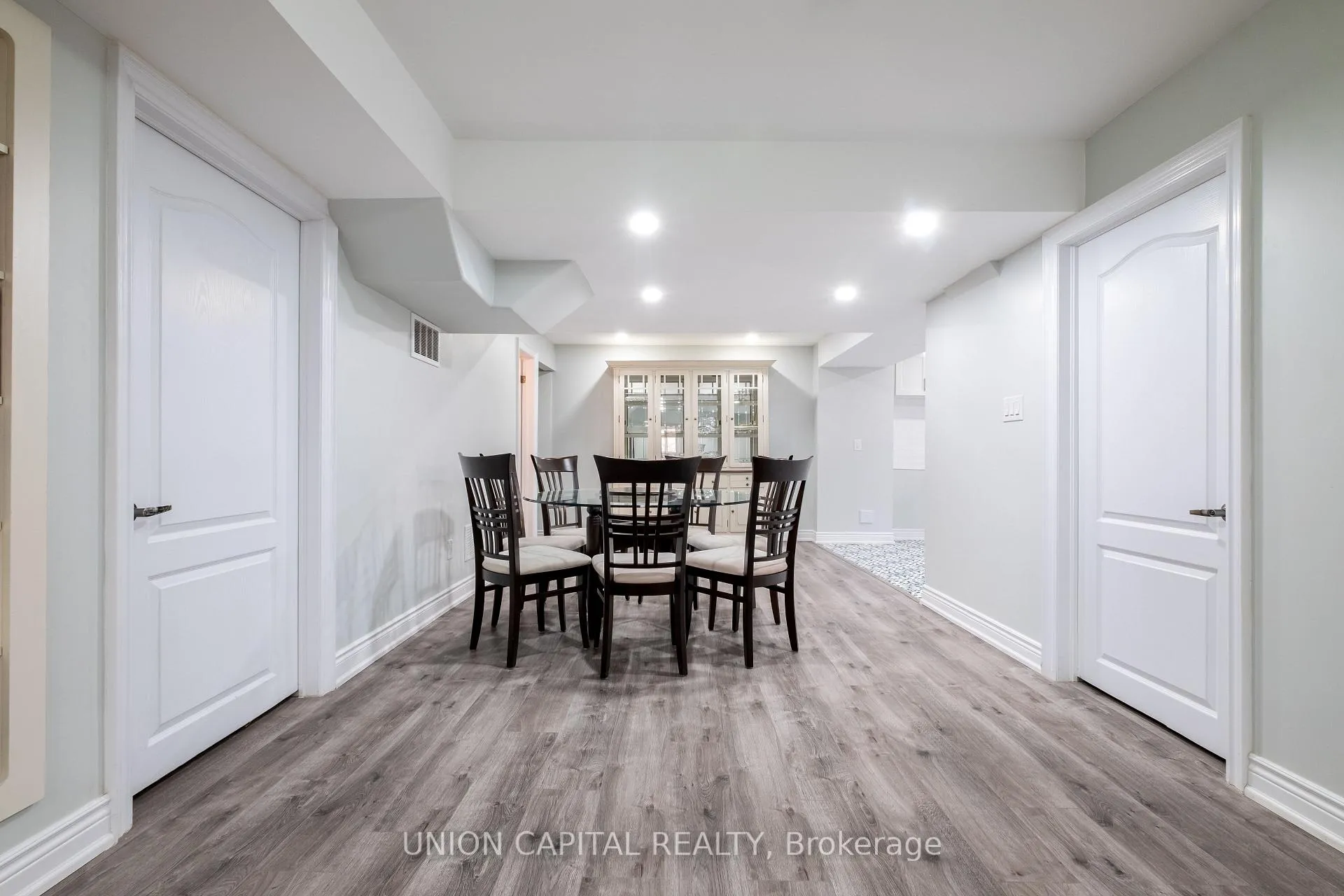 Photo 35 of 67 Royal West Drive, Brampton, Credit Valley — HOMEH