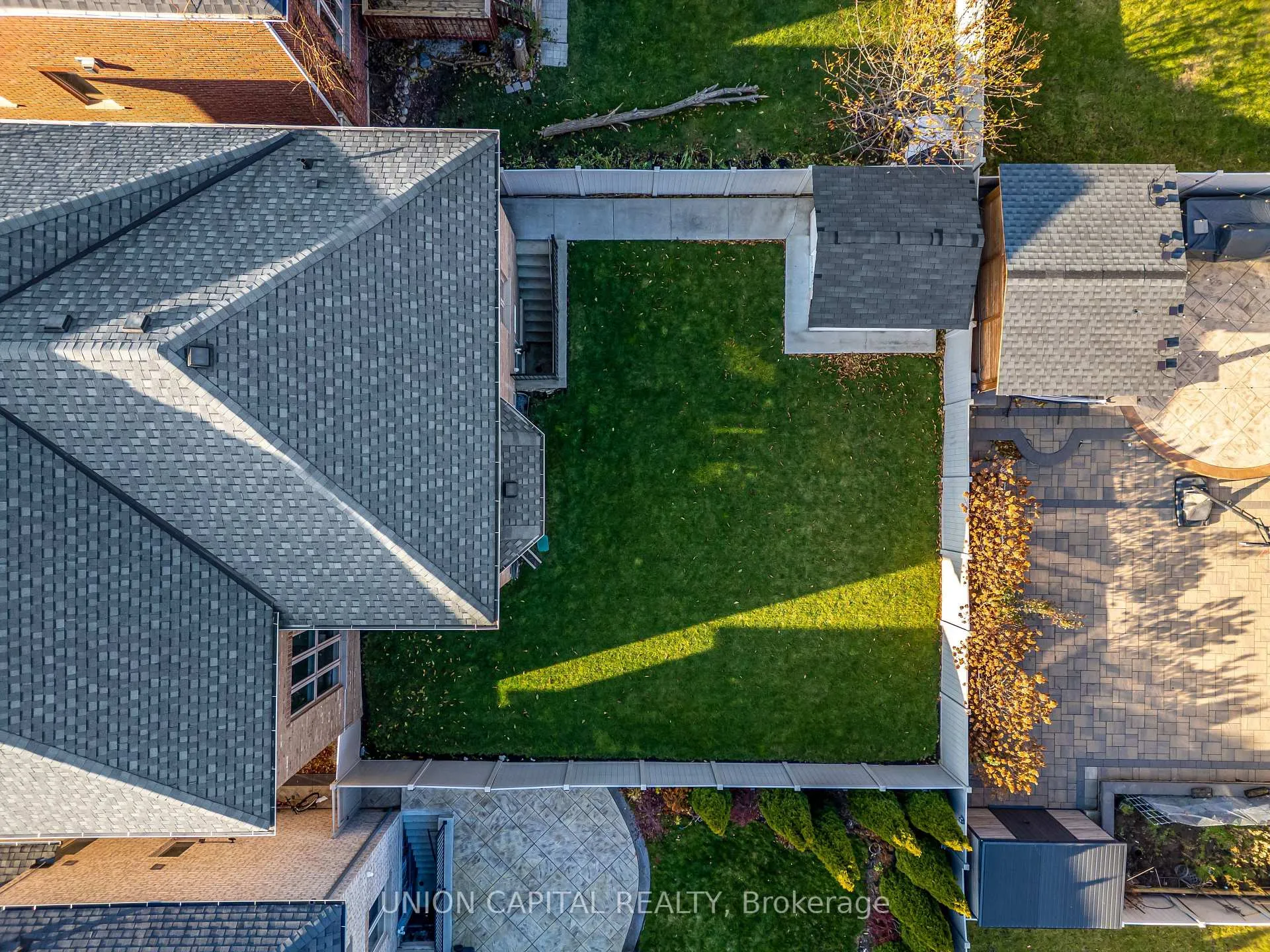 Photo 39 of 67 Royal West Drive, Brampton, Credit Valley — HOMEH