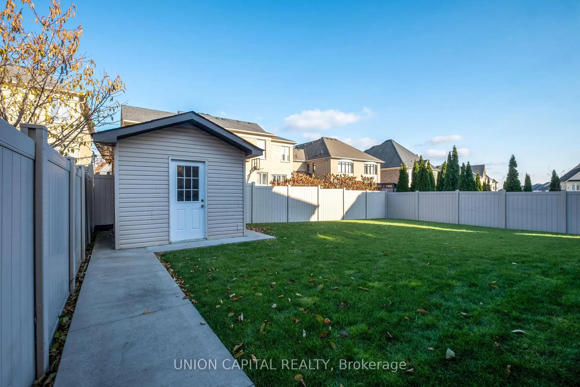 Photo 40 of 67 Royal West Drive, Brampton, Credit Valley — HOMEH