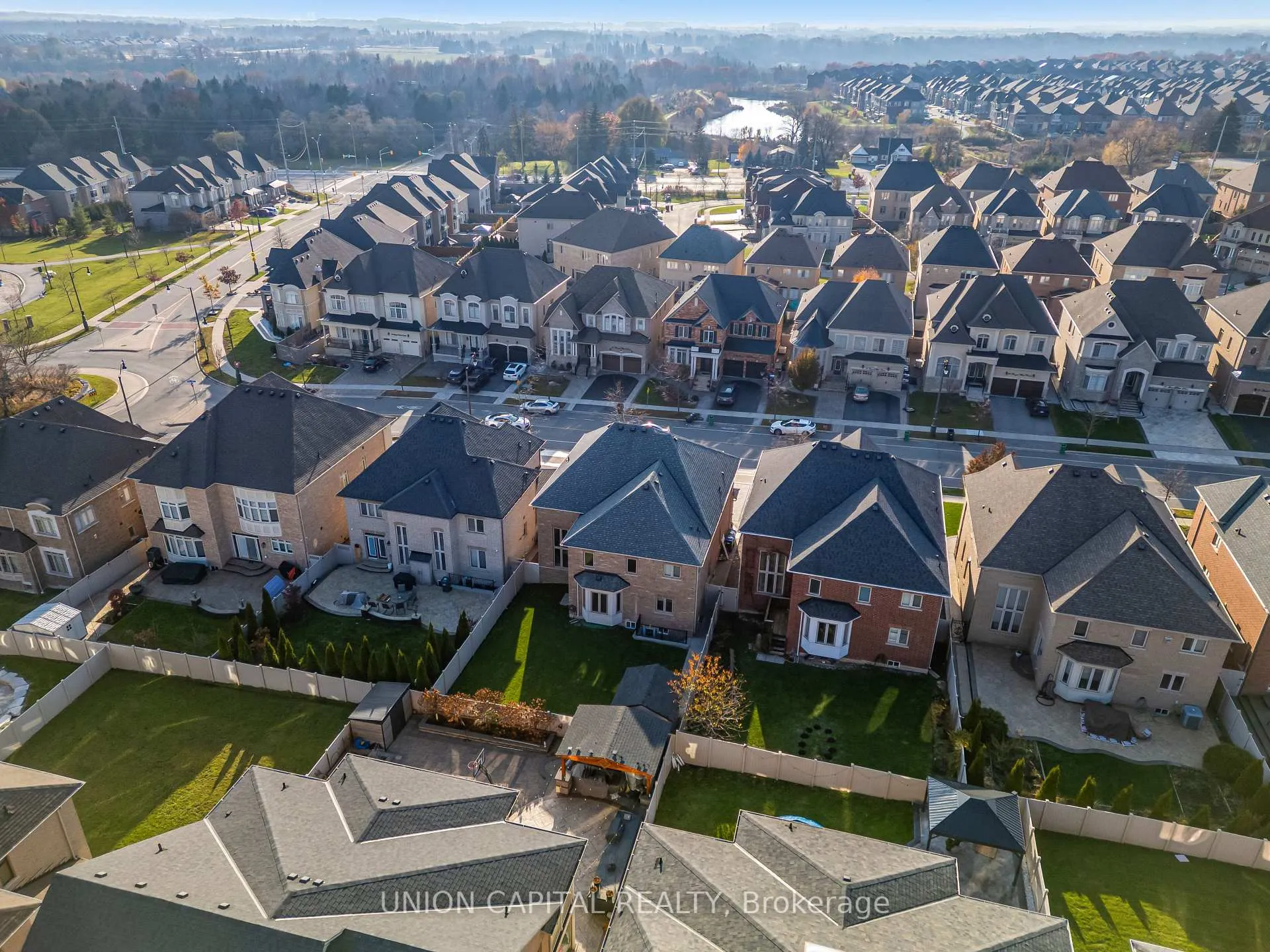 Photo 41 of 67 Royal West Drive, Brampton, Credit Valley — HOMEH