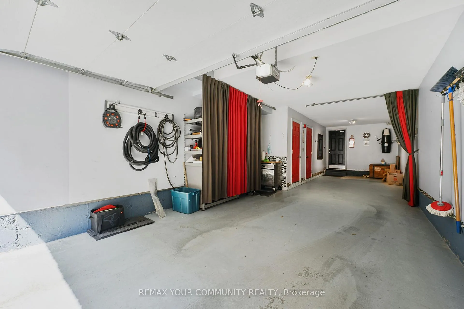 Photo 36 of 16 Agar Lane, Vaughan, West Woodbridge — HOMEH
