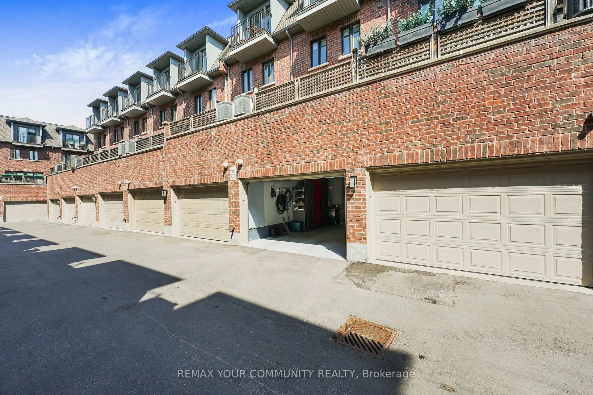 Photo 40 of 16 Agar Lane, Vaughan, West Woodbridge — HOMEH