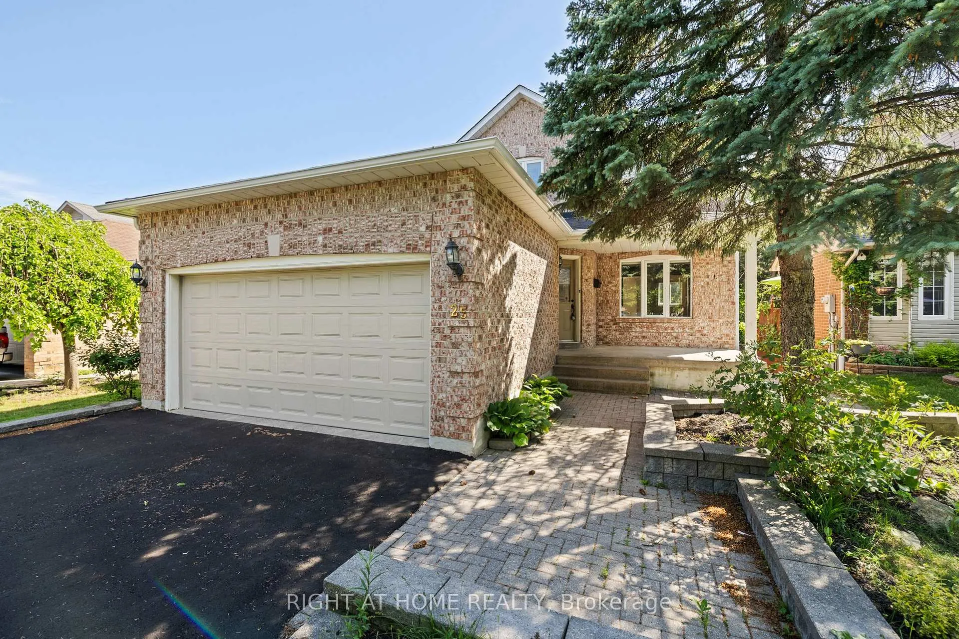 Photo 2 of 25 Vivians Crescent, Brampton, Fletcher's West — HOMEH