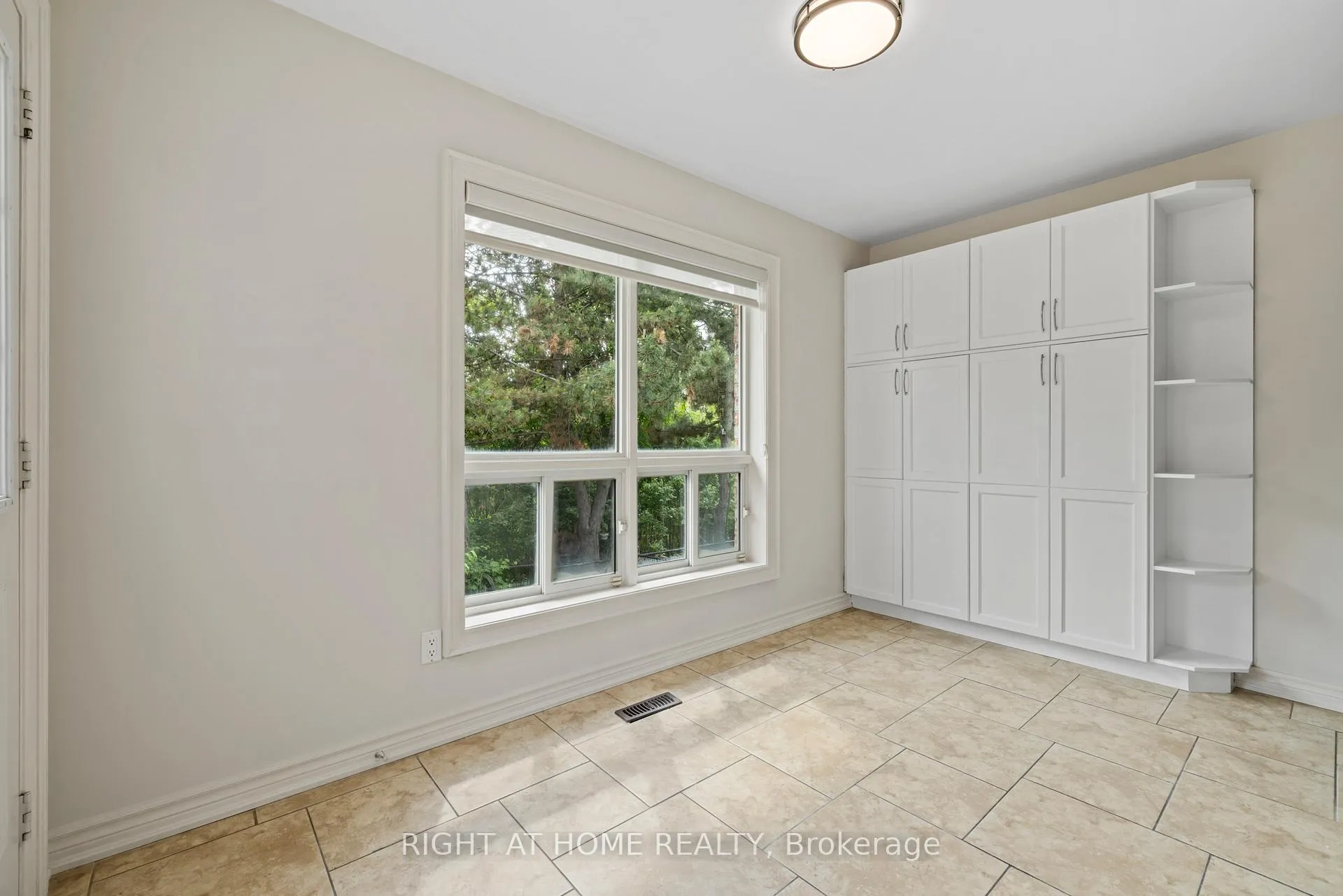 Photo 8 of 25 Vivians Crescent, Brampton, Fletcher's West — HOMEH