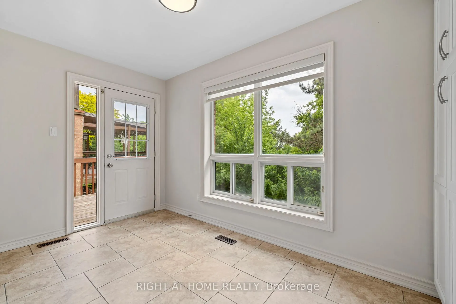 Photo 10 of 25 Vivians Crescent, Brampton, Fletcher's West — HOMEH