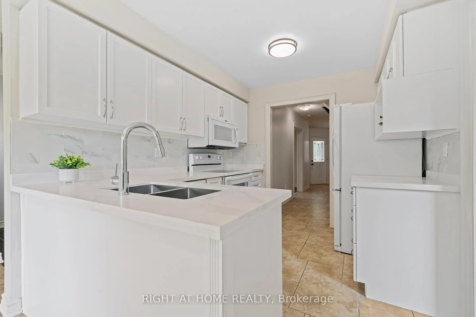 Photo 11 of 25 Vivians Crescent, Brampton, Fletcher's West — HOMEH