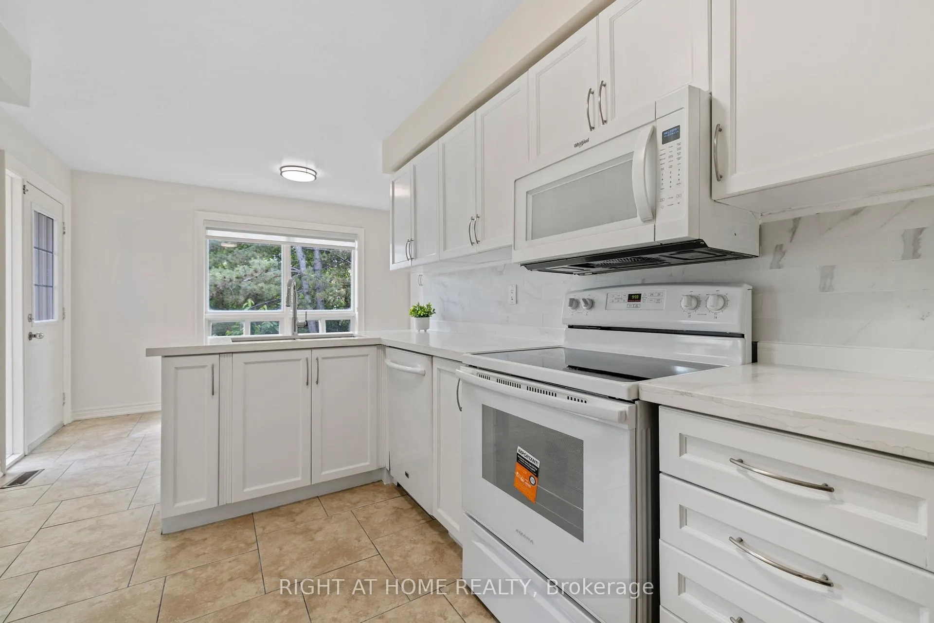 Photo 12 of 25 Vivians Crescent, Brampton, Fletcher's West — HOMEH
