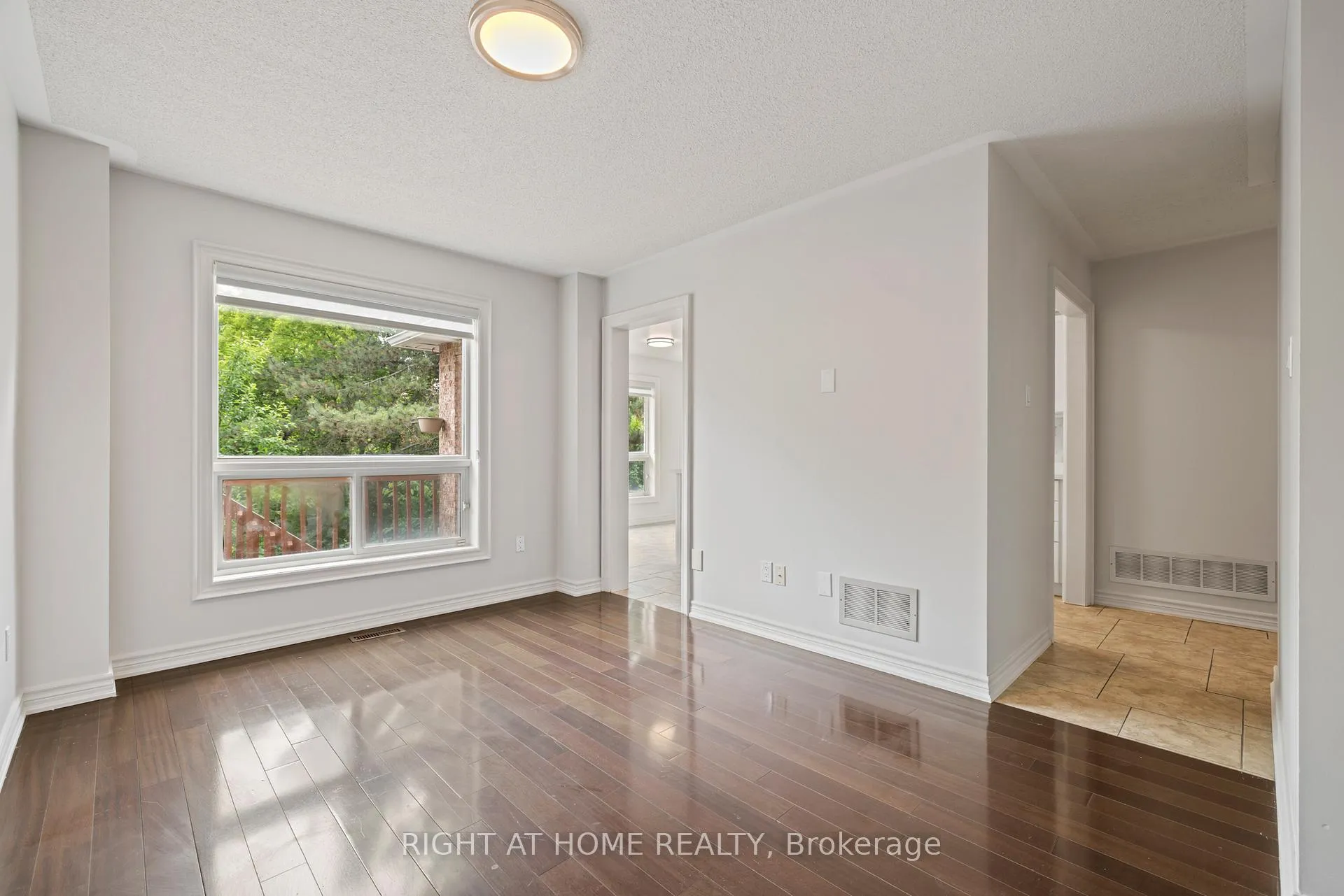 Photo 13 of 25 Vivians Crescent, Brampton, Fletcher's West — HOMEH