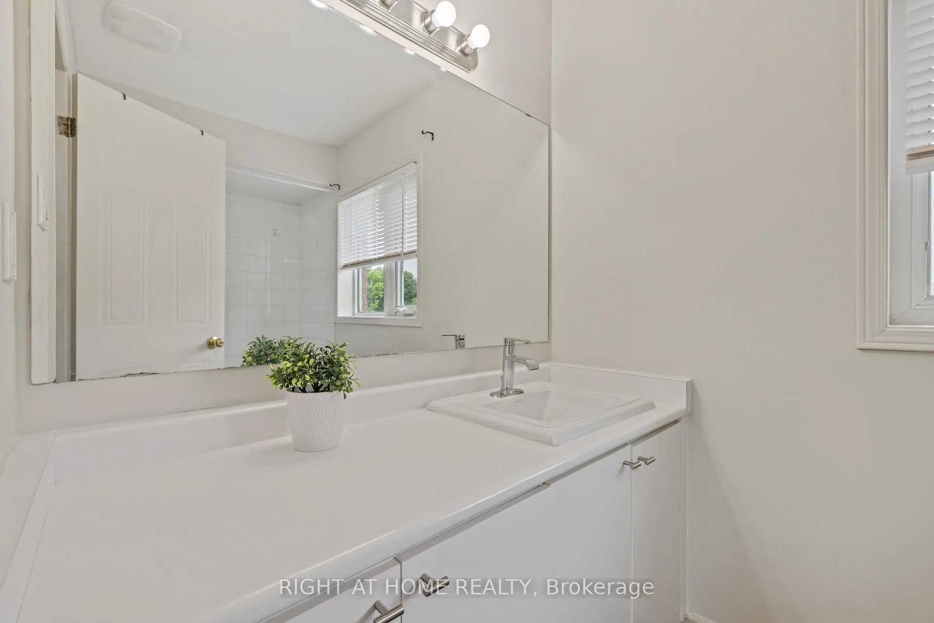 Photo 26 of 25 Vivians Crescent, Brampton, Fletcher's West — HOMEH
