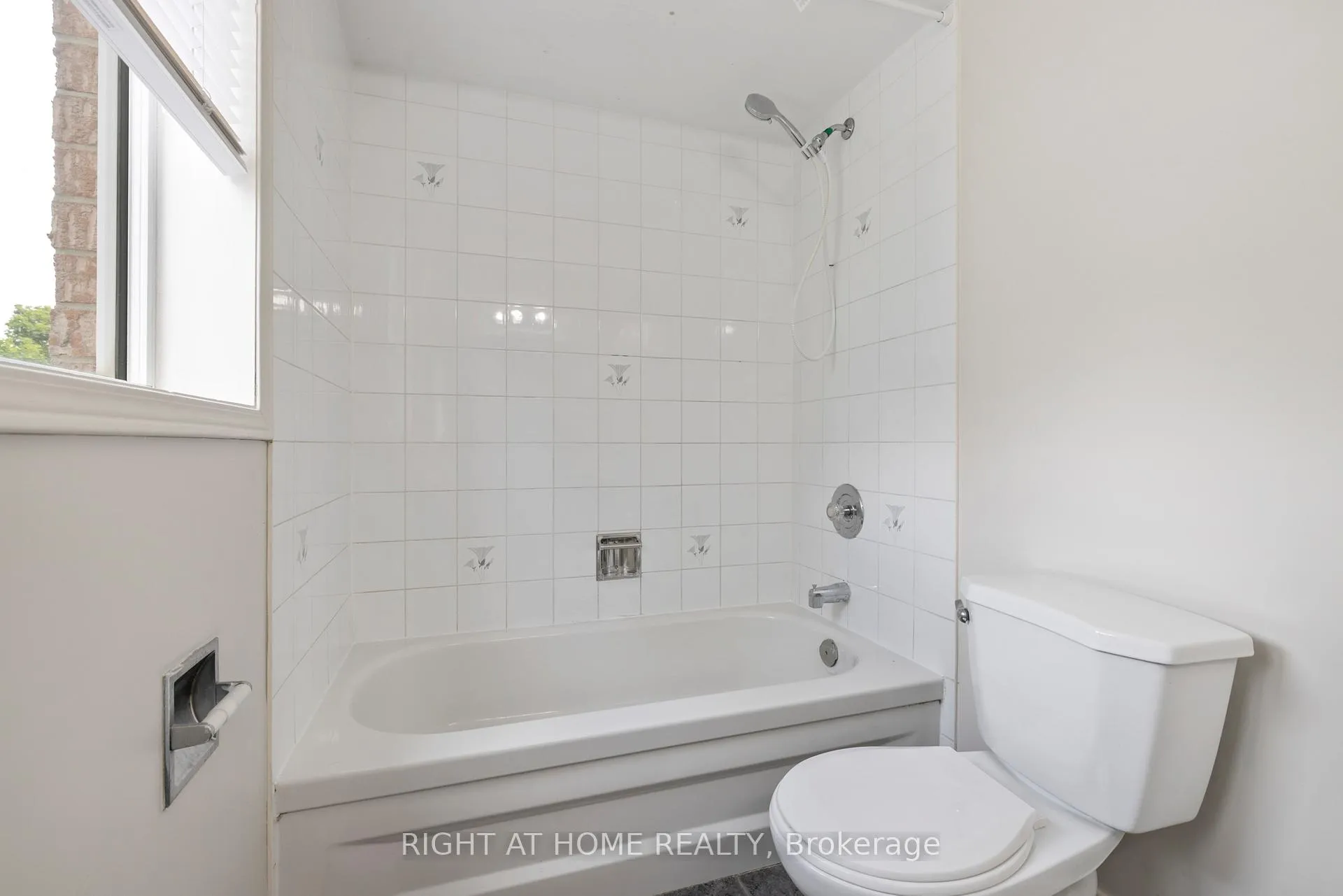 Photo 27 of 25 Vivians Crescent, Brampton, Fletcher's West — HOMEH