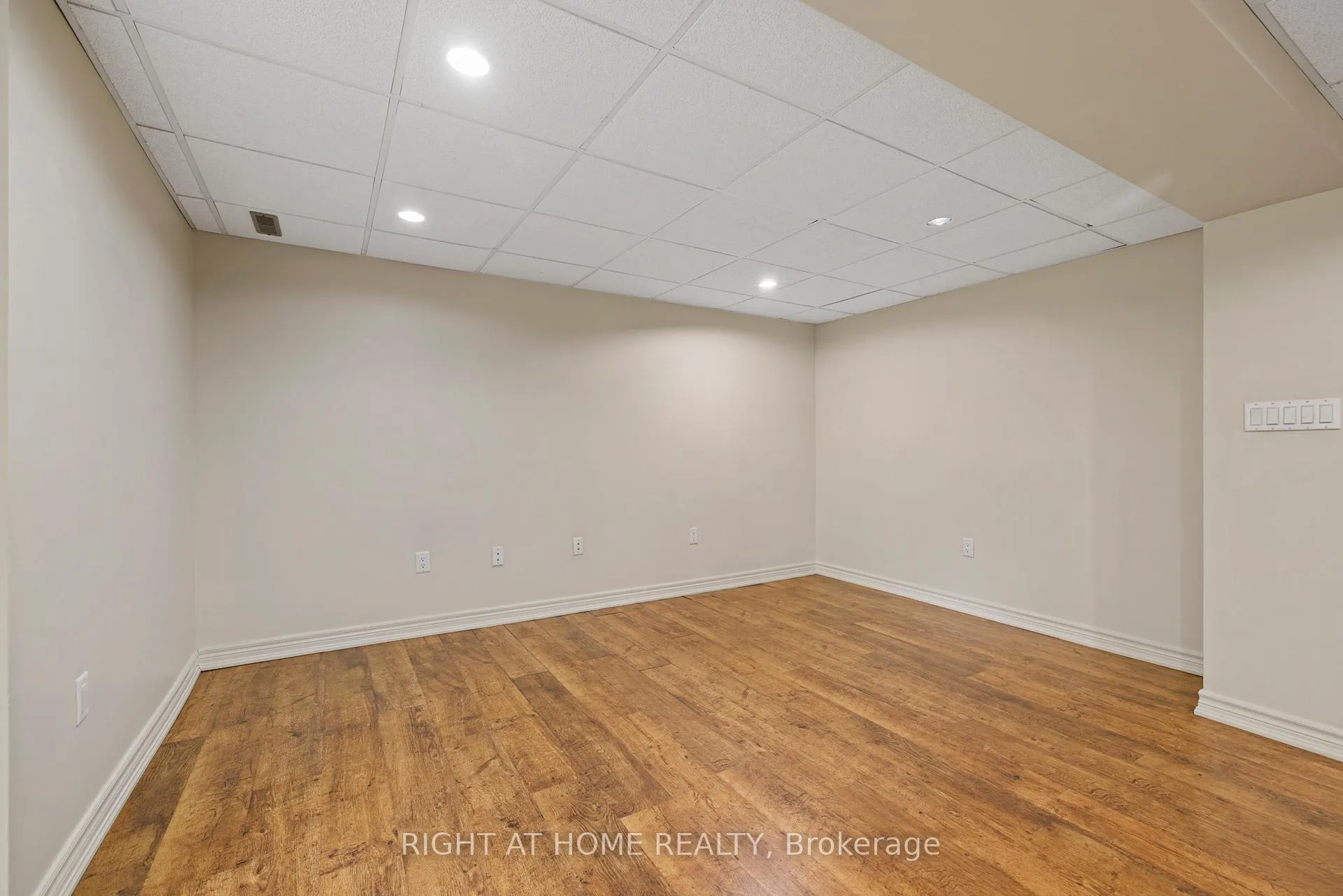 Photo 31 of 25 Vivians Crescent, Brampton, Fletcher's West — HOMEH